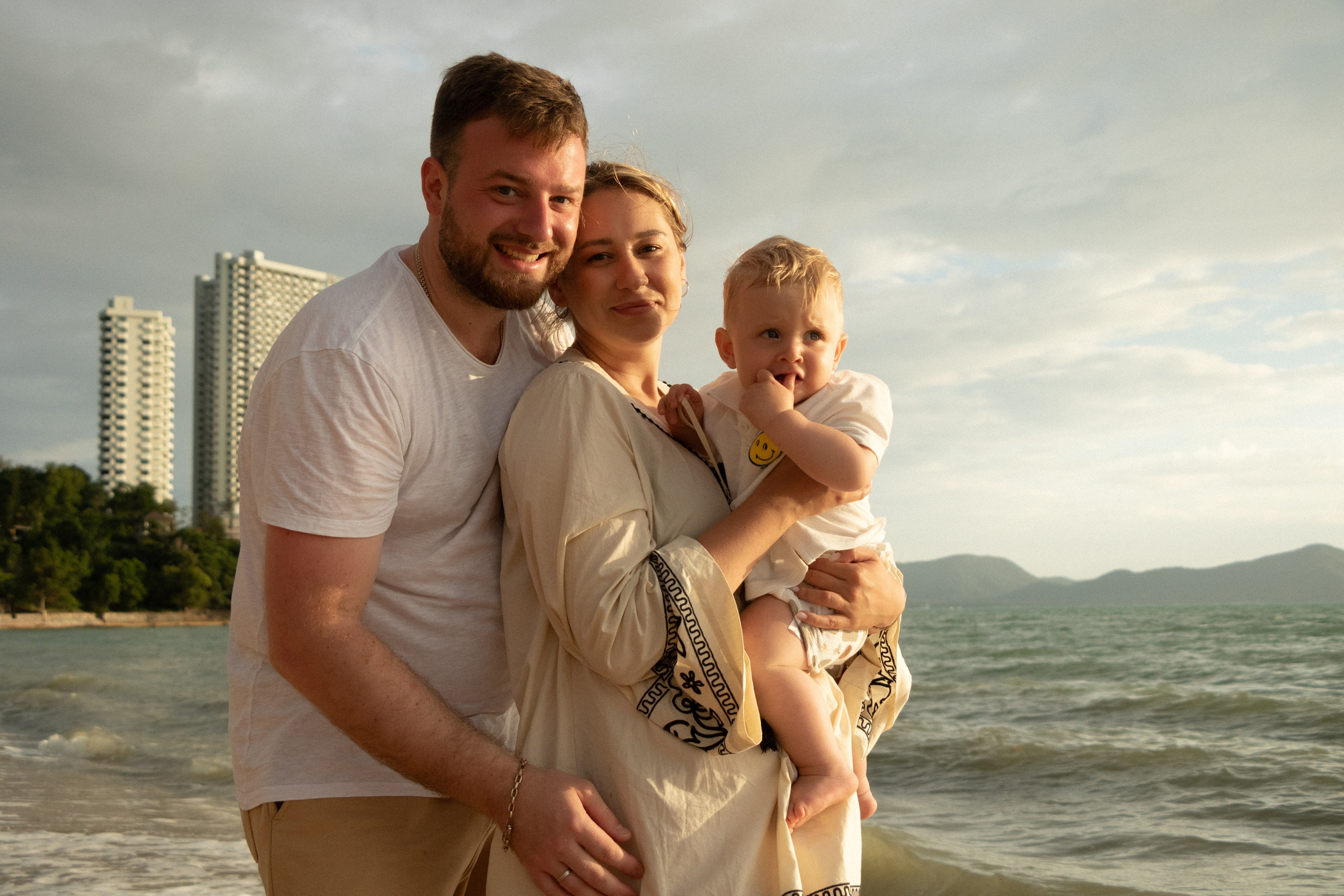 Alena’s family. Portrait photographer in Thailand