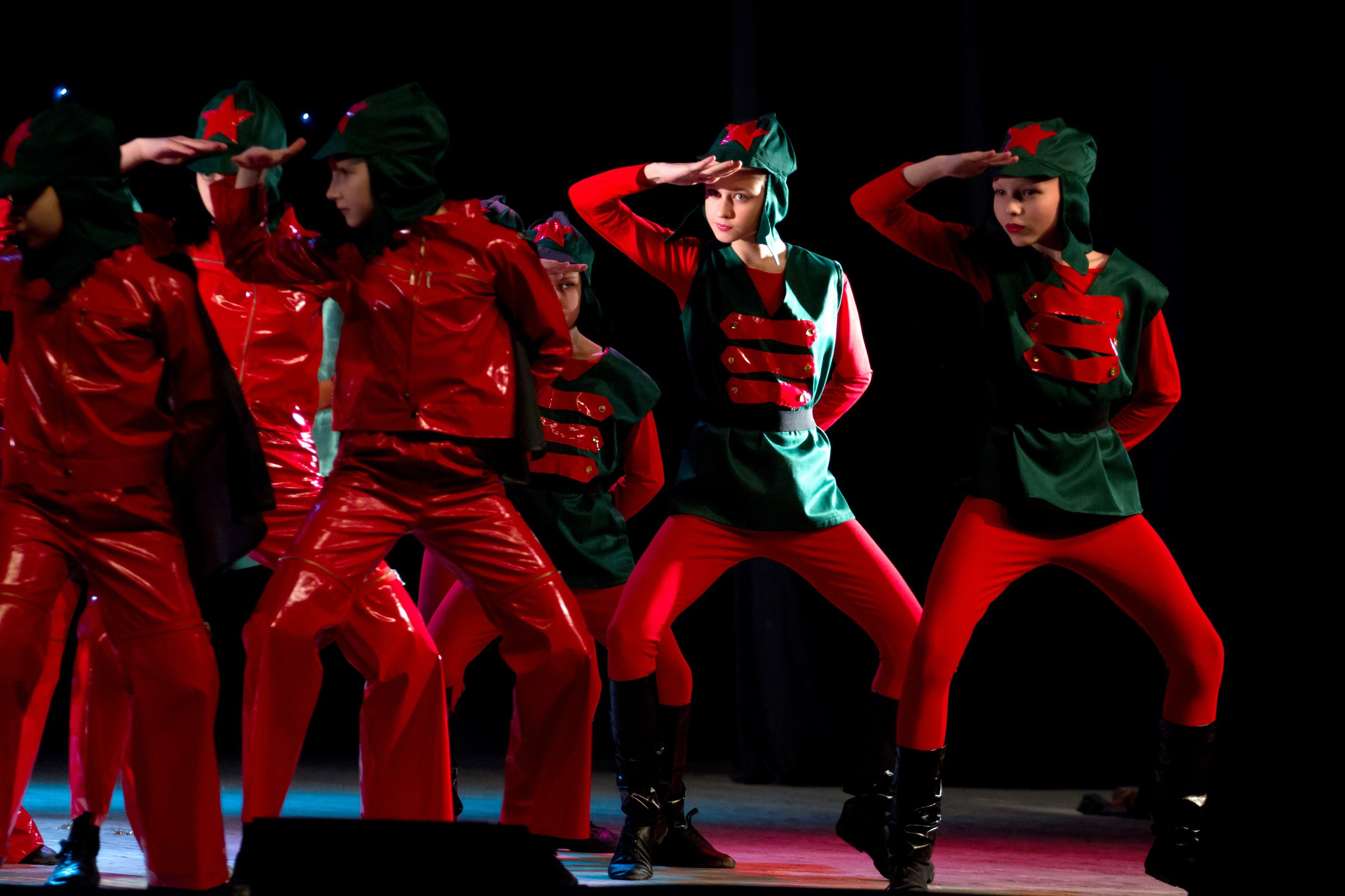 Репортажная фотография. Имидж Технологии — Производство сувенирных магнитов, заливных этикеток и значков. Репортажная фотография в Кирове Кировской области