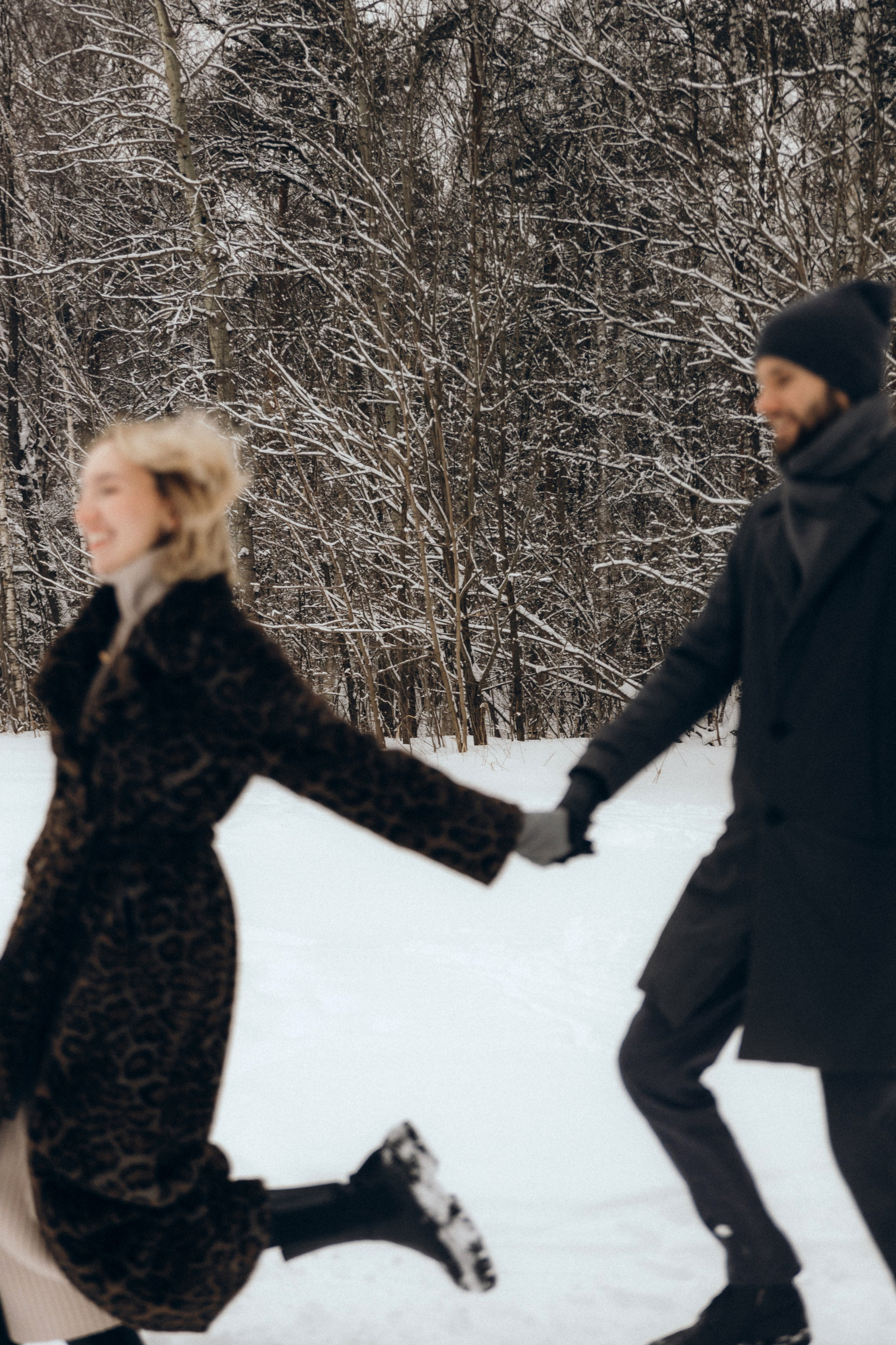 Дима и Камила в зимнем Мещерском лесу. Свадебный и портретный фотограф в Москве Кристина Золотова