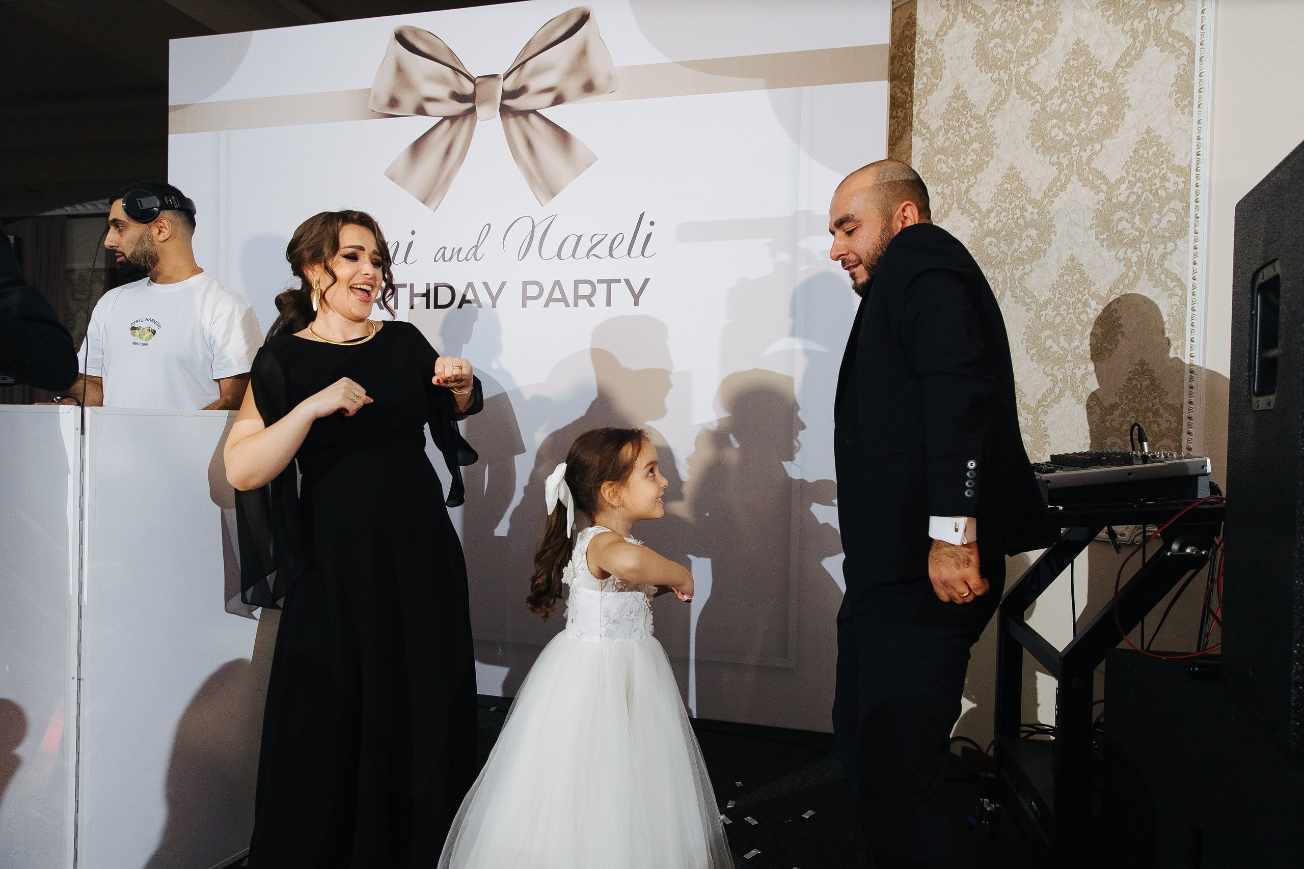 Ани и Назели. 35&5 День рождения, «Янтарь». Фотограф в Красноярске Надежда Воскресенская