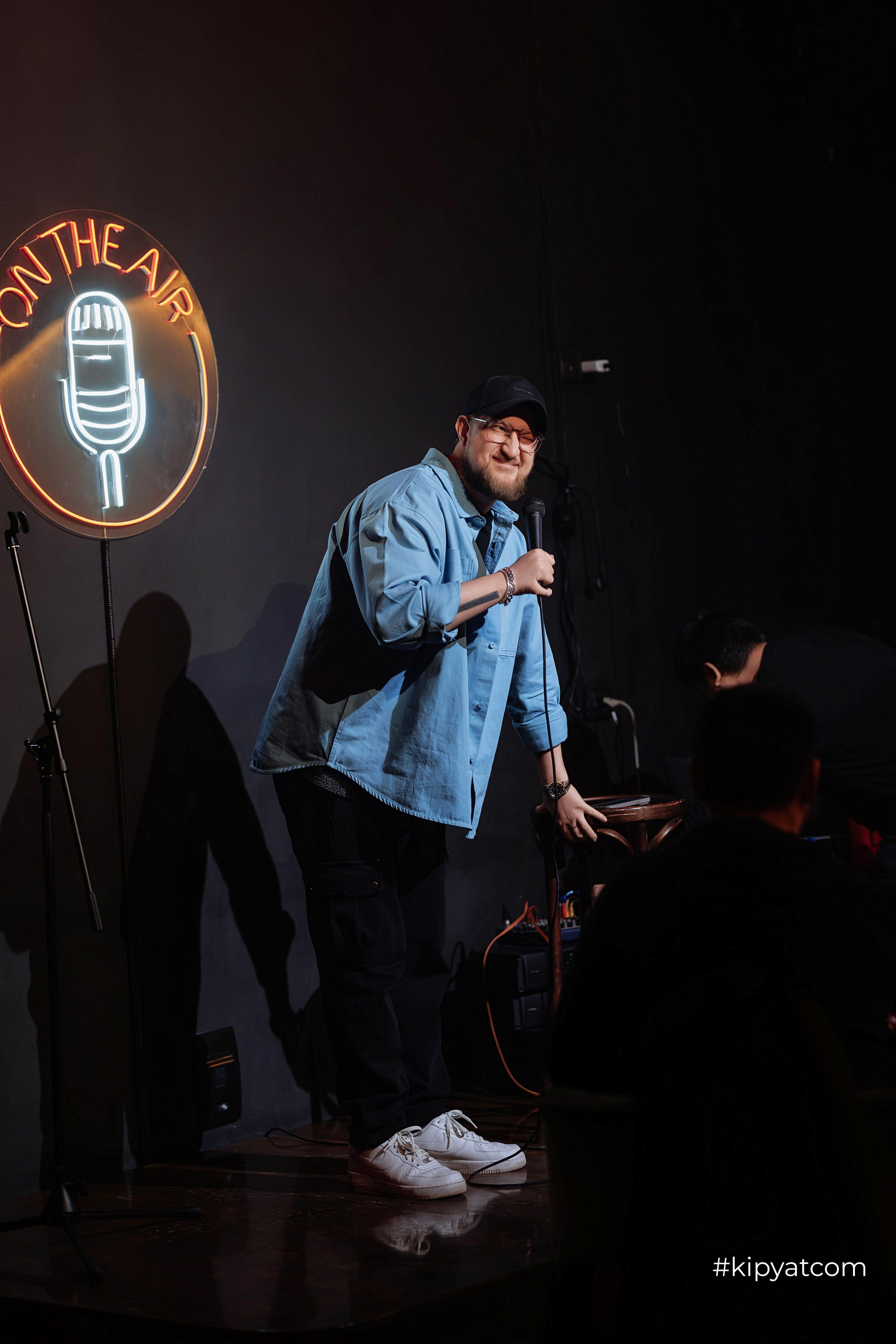 Сольный стендап концерт Александра Меркуль