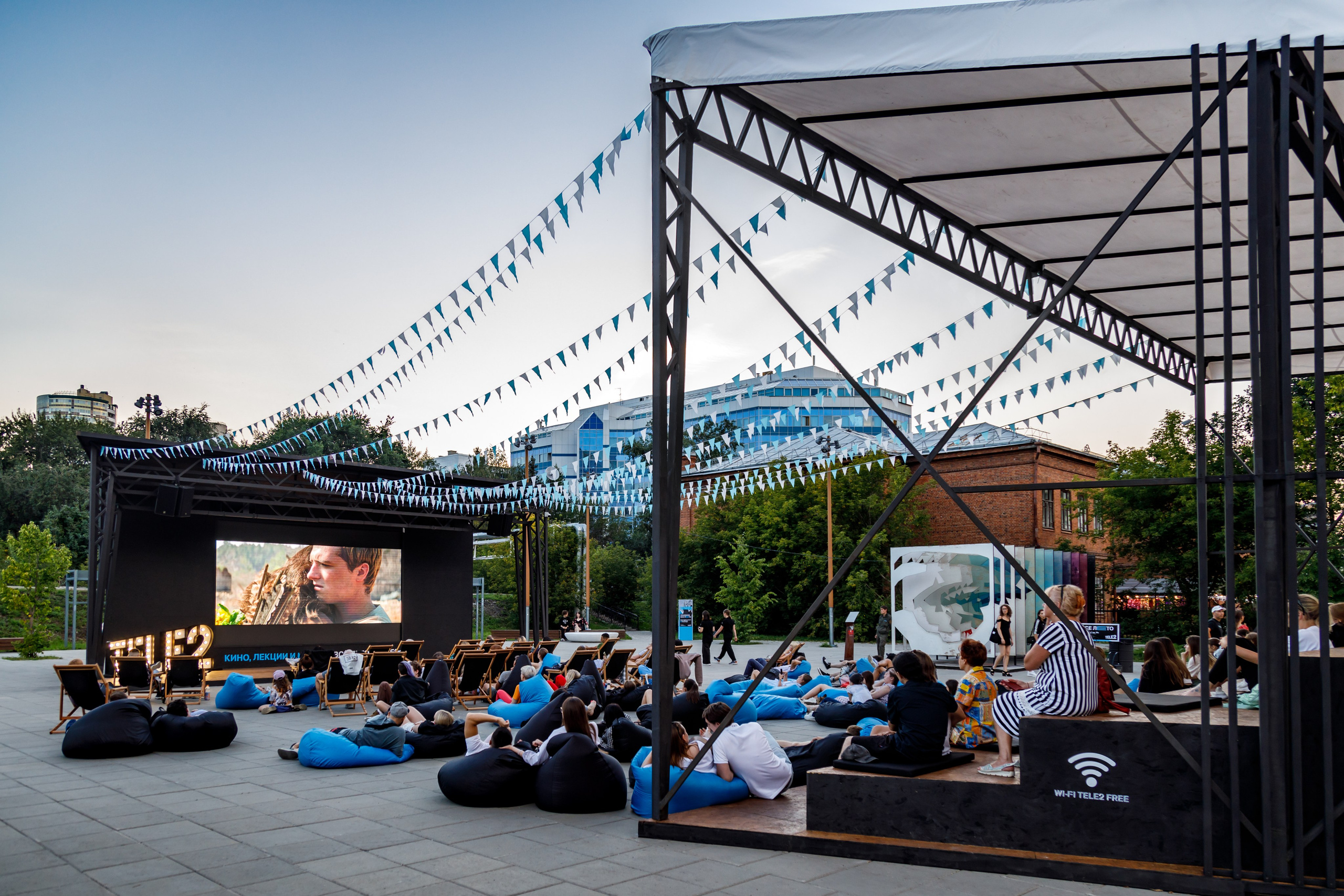 Павильон TELE 2 в центре Екатеринбурга. Интерьерный фотограф. Фотограф архитектуры