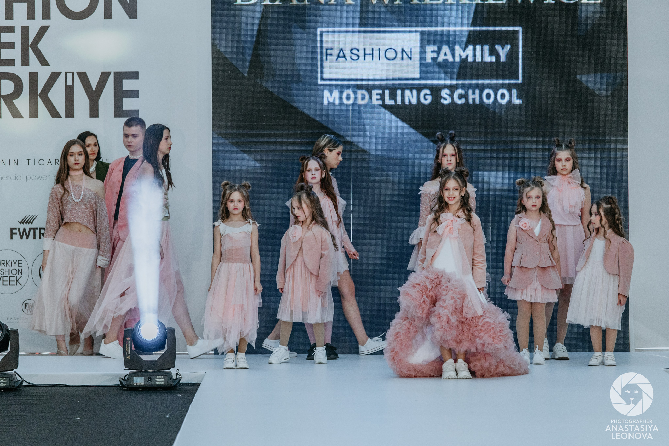 Fashion Week Türkiye [spring, 2025]. Anastasia Leonowa