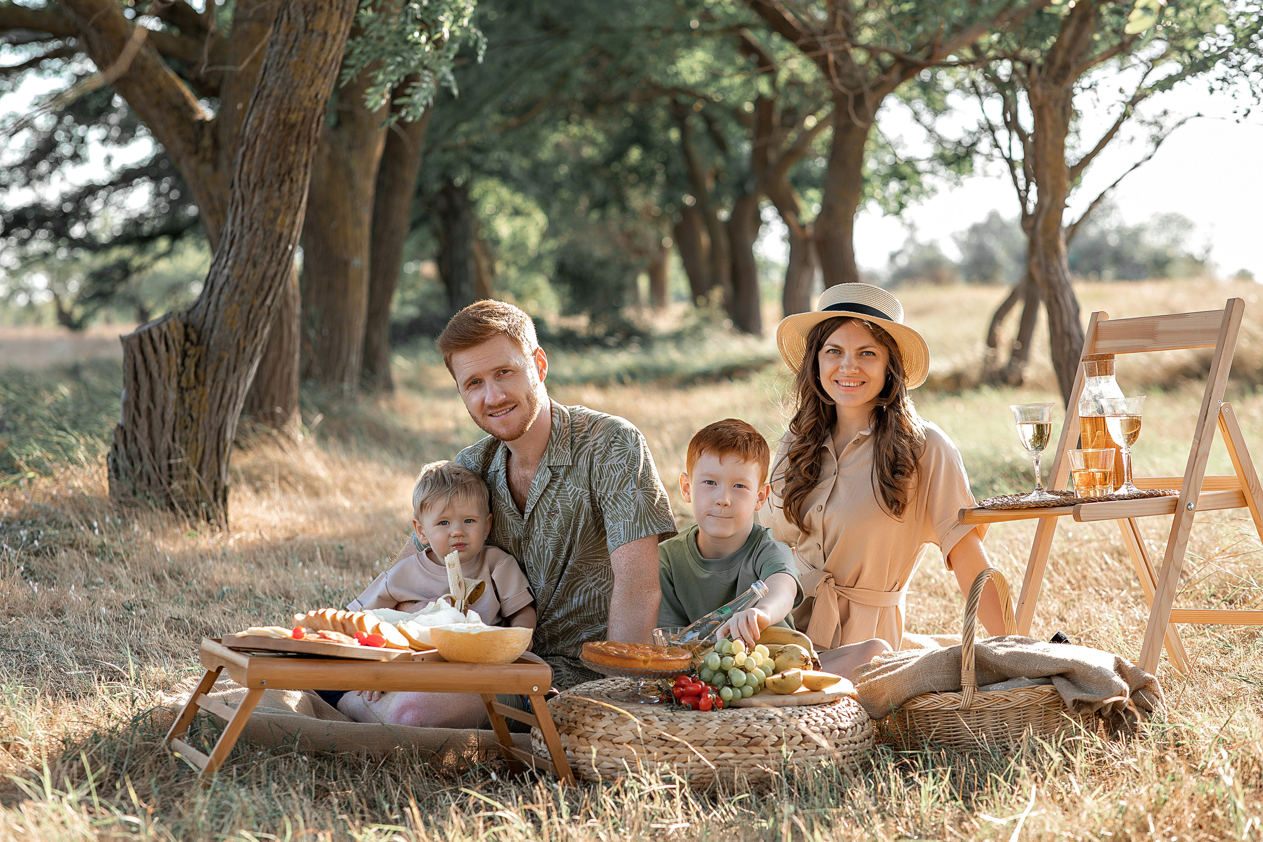 Семейная фотосессия " Пикник ". Фотограф-стилист Крым Прокат одежды в Крыму. Фотосессии в Крыму