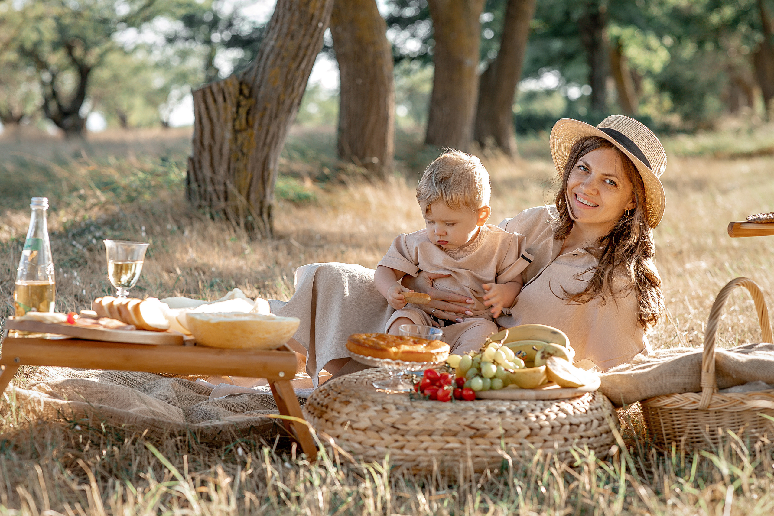 Семейная фотосессия " Пикник ". Фотограф-стилист Крым Прокат одежды в Крыму. Фотосессии в Крыму