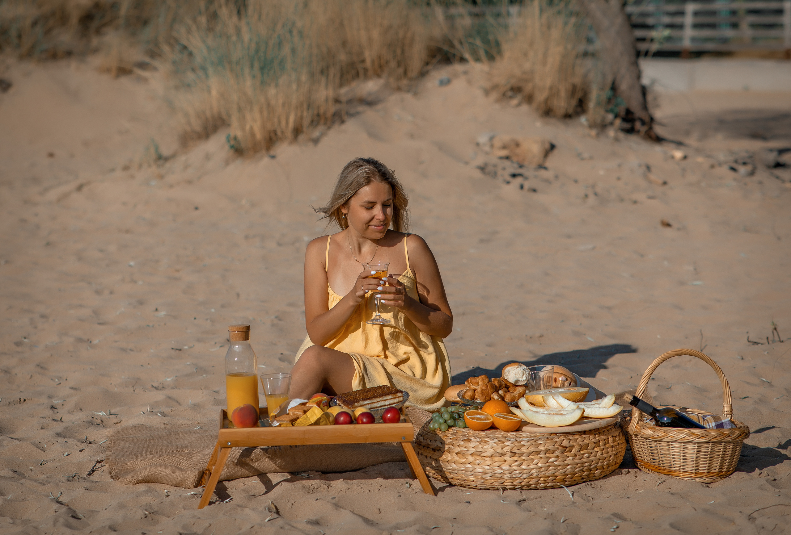 Семейная фотосессия " Пикник ". Фотограф-стилист Крым Прокат одежды в Крыму. Фотосессии в Крыму
