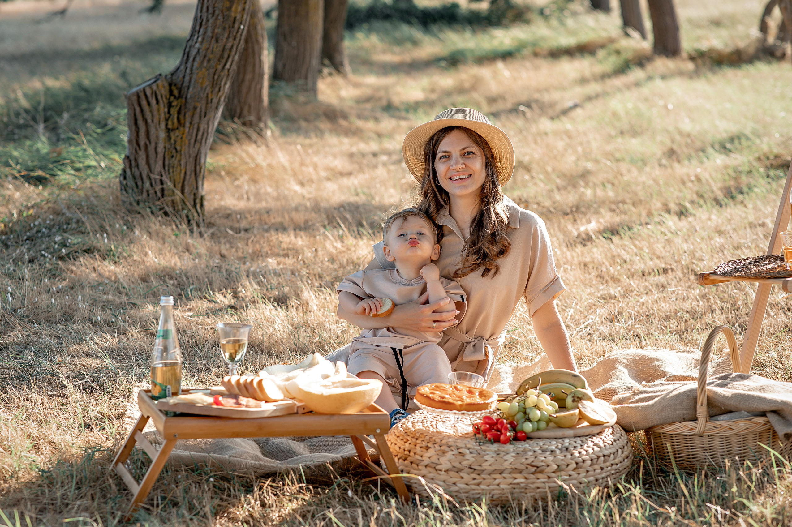Семейная фотосессия " Пикник ". Фотограф-стилист Крым Прокат одежды в Крыму. Фотосессии в Крыму