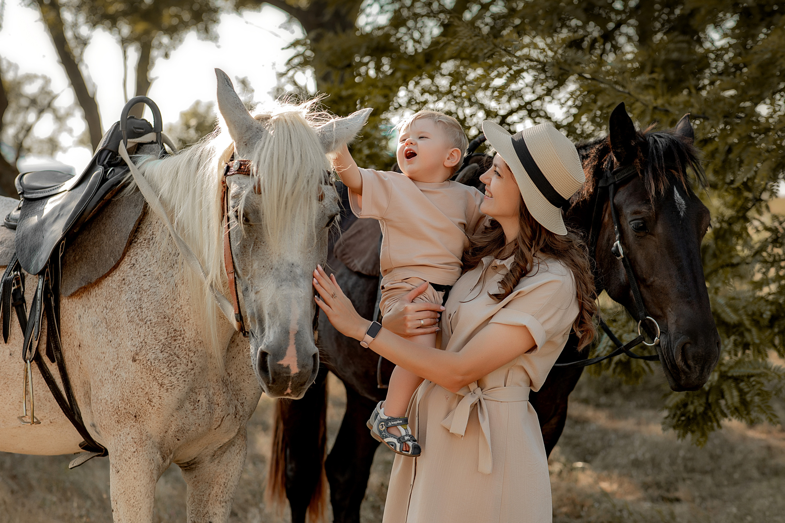 Фотосессия с лошадью. Фотограф-стилист Крым Прокат одежды в Крыму. Фотосессии в Крыму