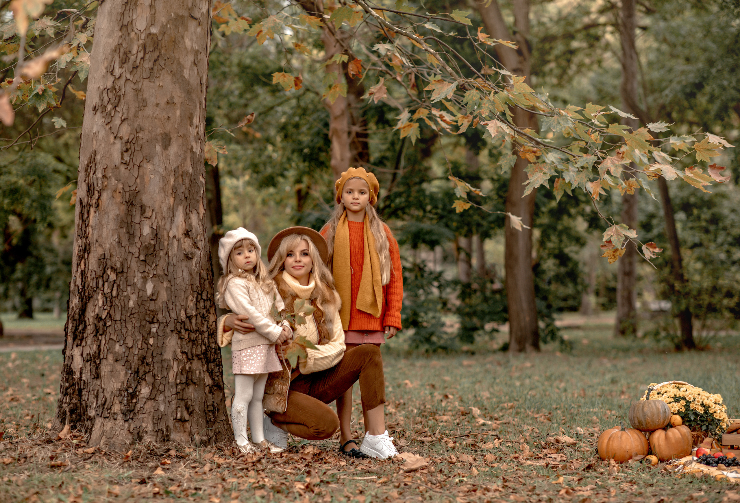Семейная фотосессия " Пикник ". Фотограф-стилист Крым Прокат одежды в Крыму. Фотосессии в Крыму