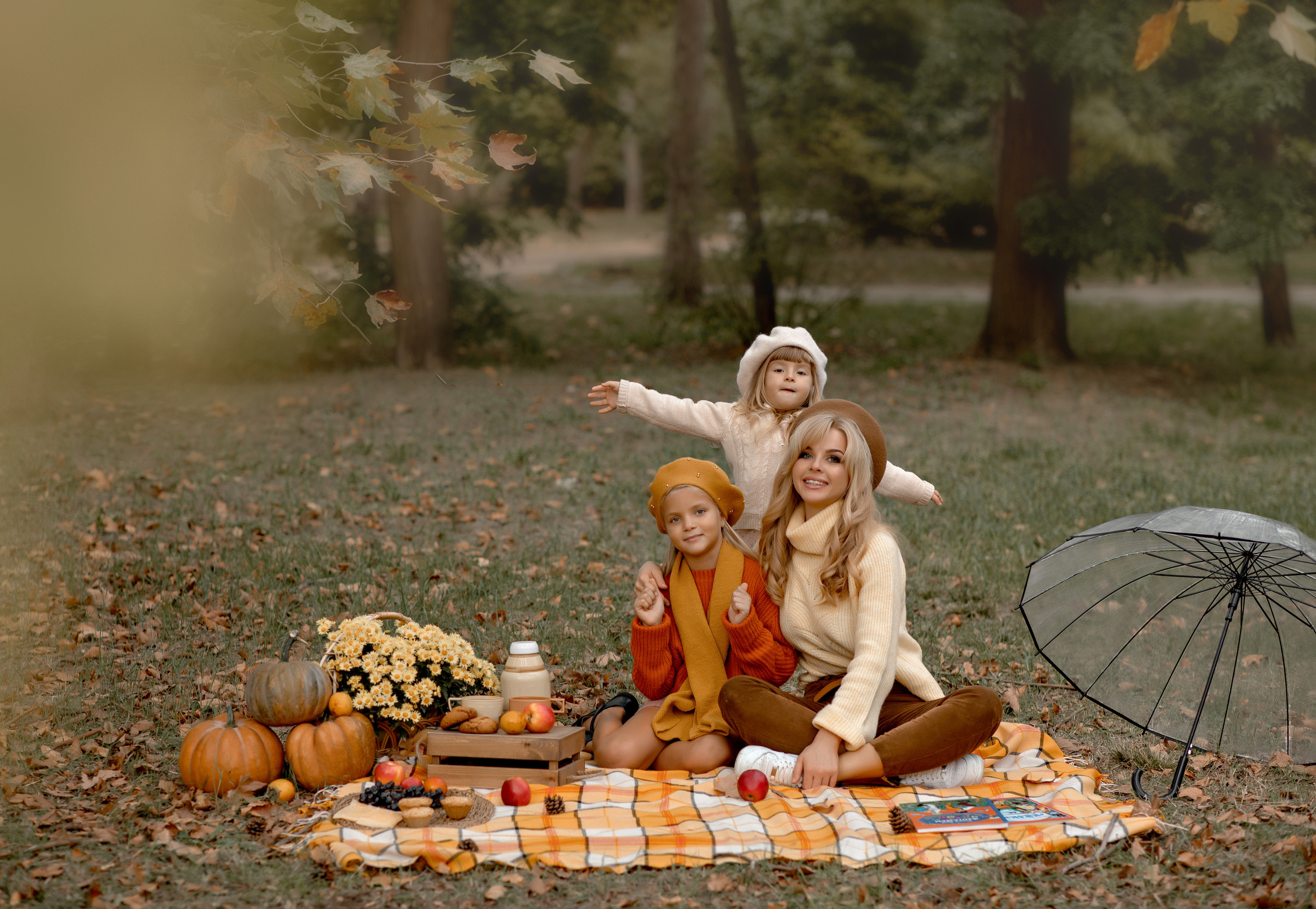 Семейная фотосессия " Пикник ". Фотограф-стилист Крым Прокат одежды в Крыму. Фотосессии в Крыму