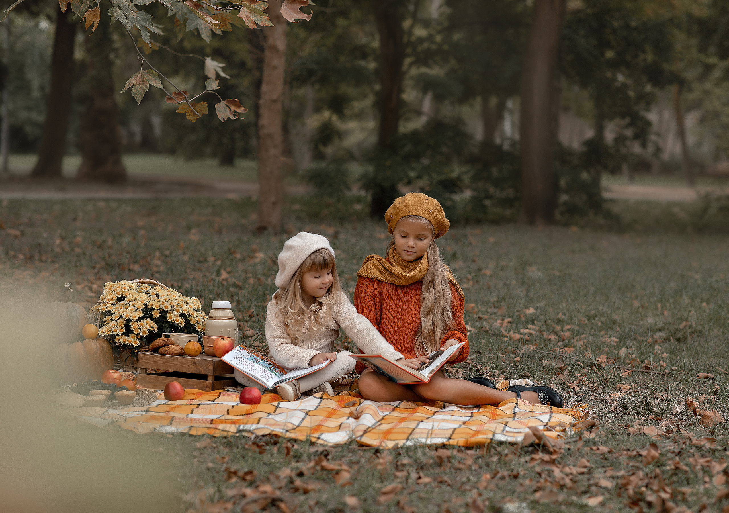 Семейная фотосессия " Пикник ". Фотограф-стилист Крым Прокат одежды в Крыму. Фотосессии в Крыму