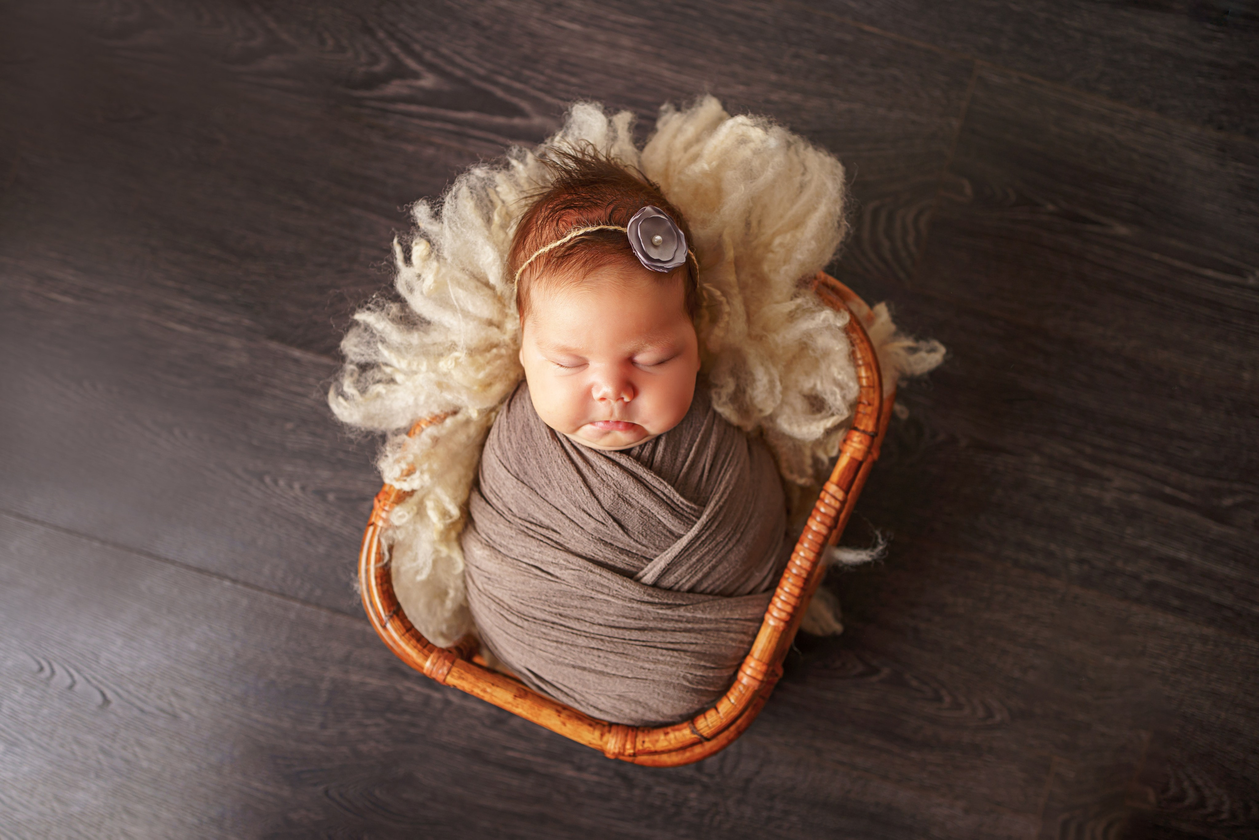 Знаменитый кокон в корзинке