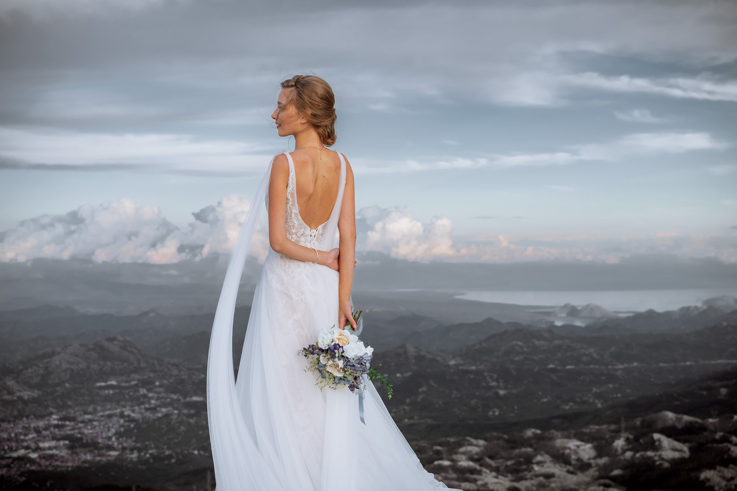 Красивая свадебная фотосессия выше облаков Снежаны и Видосава в Черног. Бизнес фотограф в Москве Алексей Кознев