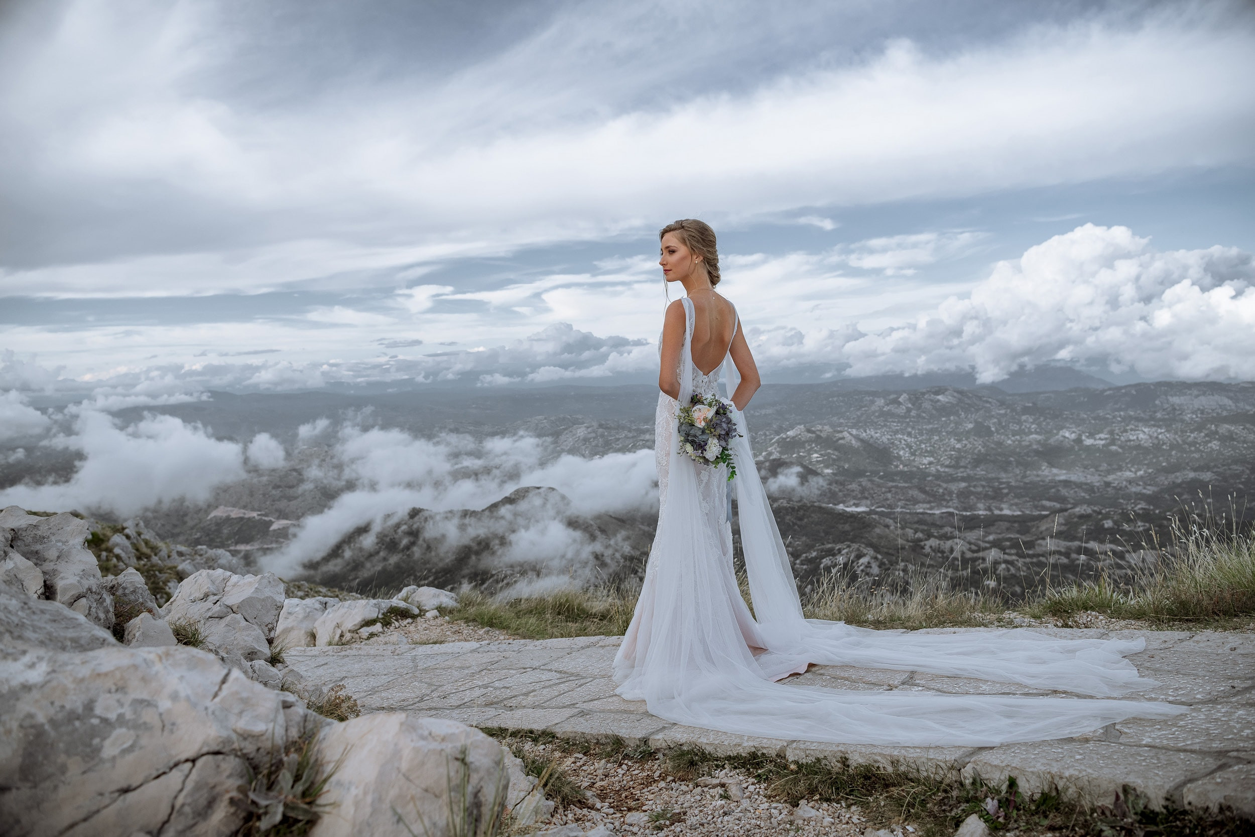 Красивая свадебная фотосессия выше облаков Снежаны и Видосава в Черног. Бизнес фотограф в Москве Алексей Кознев