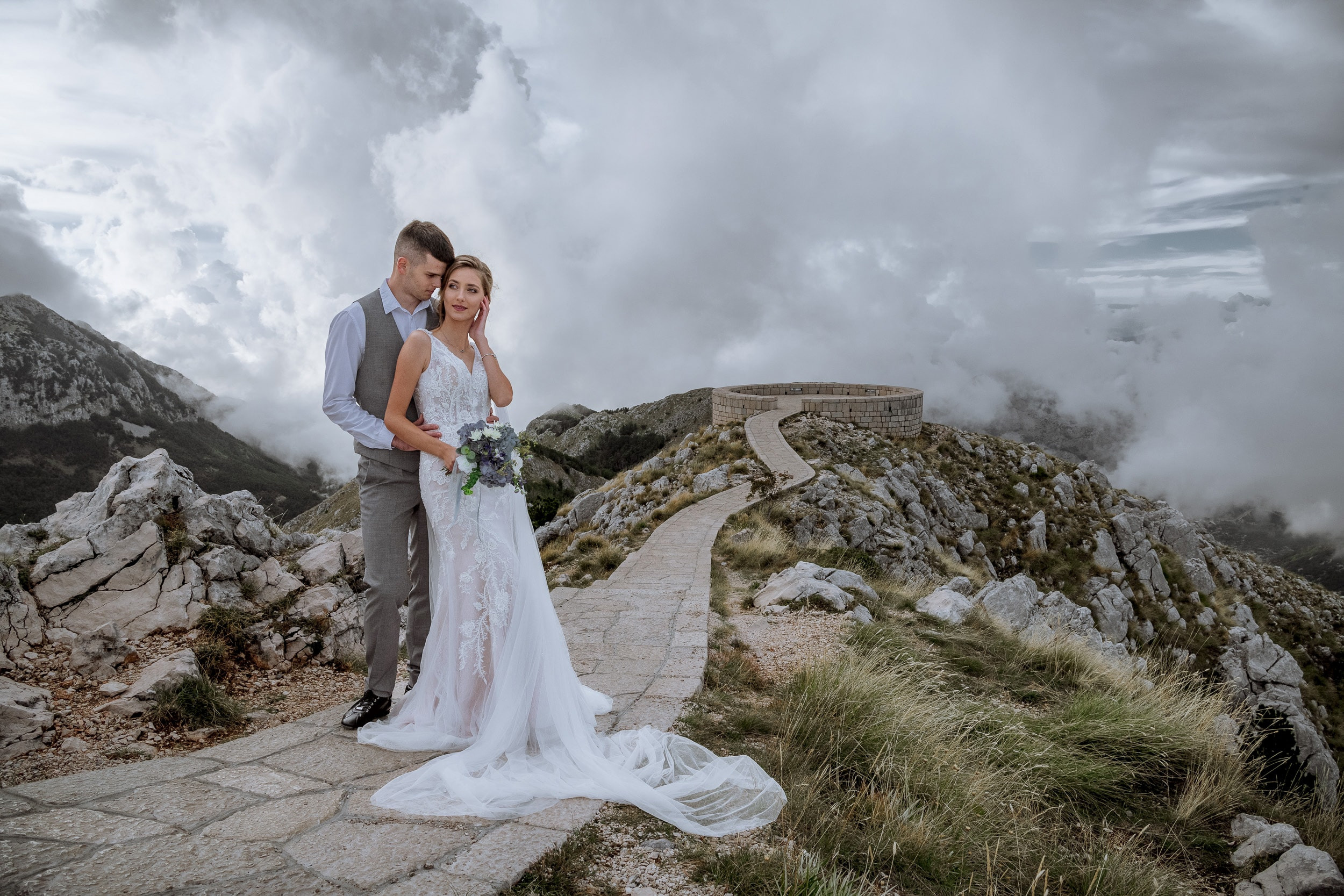 Красивая свадебная фотосессия выше облаков Снежаны и Видосава в Черног. Бизнес фотограф в Москве Алексей Кознев