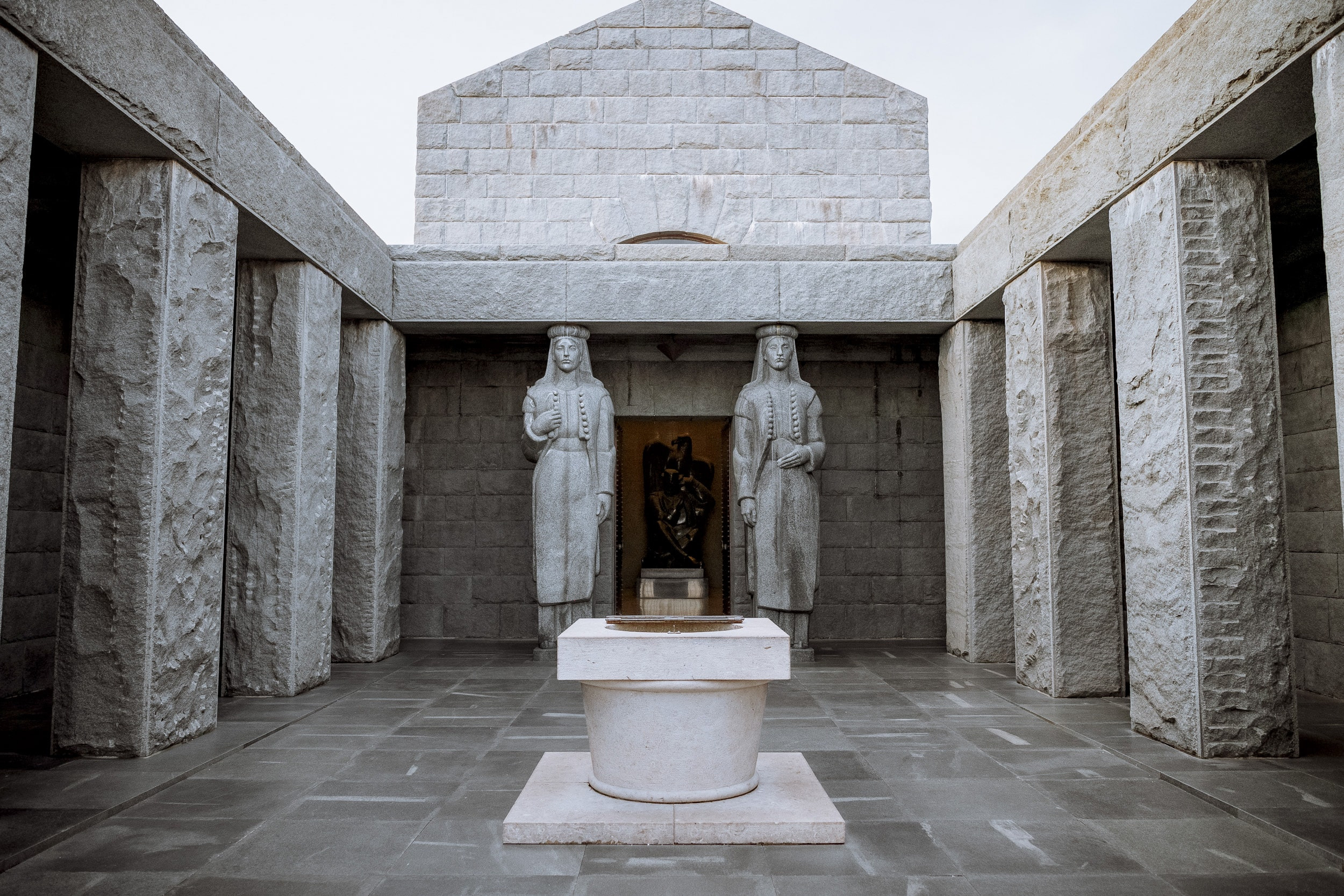 Красивая свадебная фотосессия выше облаков Снежаны и Видосава в Черног. Бизнес фотограф в Москве Алексей Кознев