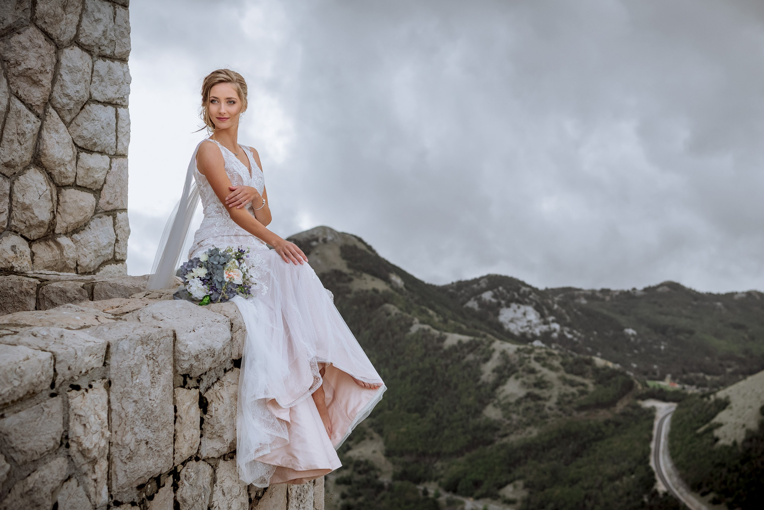 Красивая свадебная фотосессия выше облаков Снежаны и Видосава в Черног. Бизнес фотограф в Москве Алексей Кознев