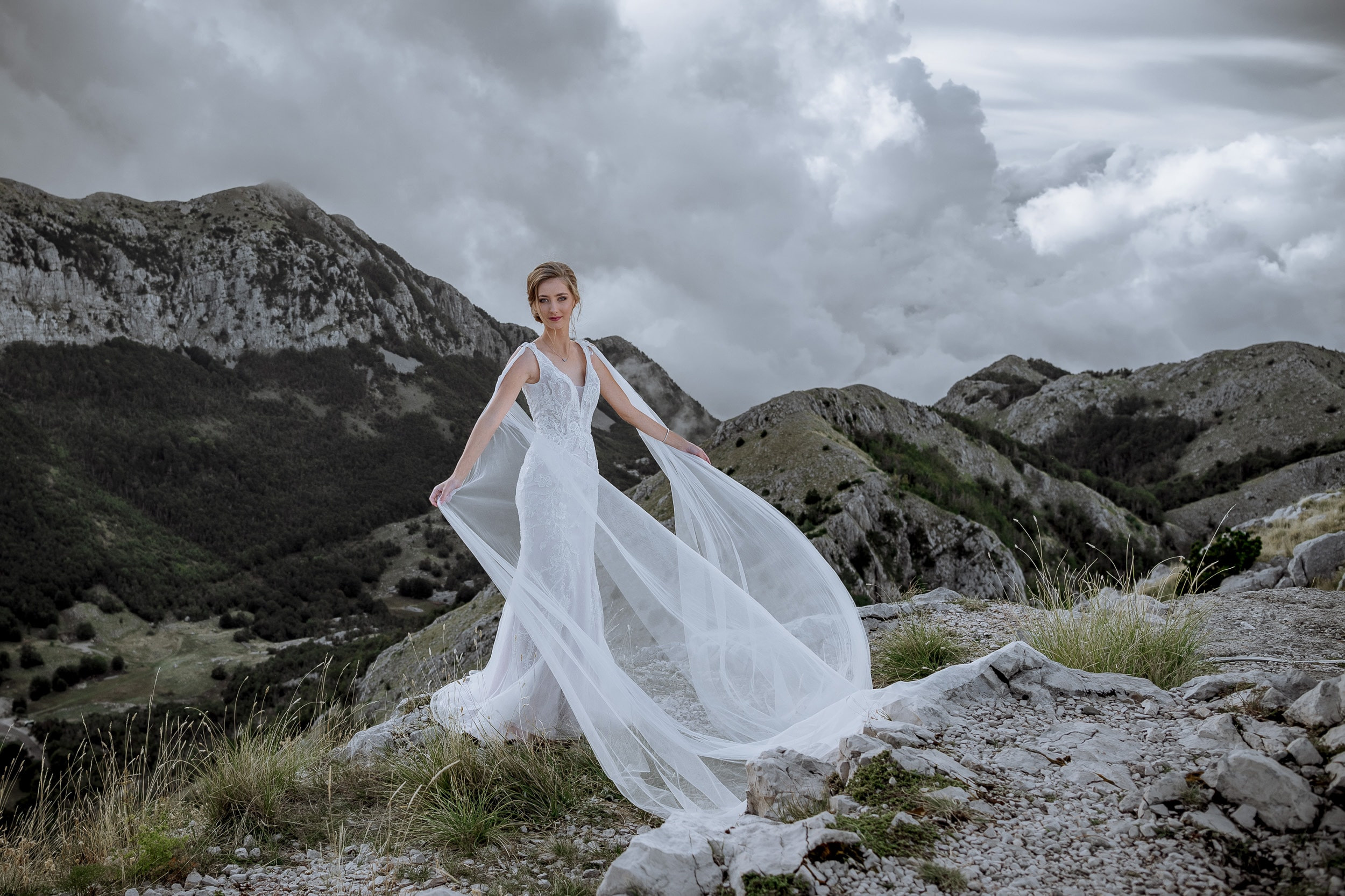 Красивая свадебная фотосессия выше облаков Снежаны и Видосава в Черног. Бизнес фотограф в Москве Алексей Кознев