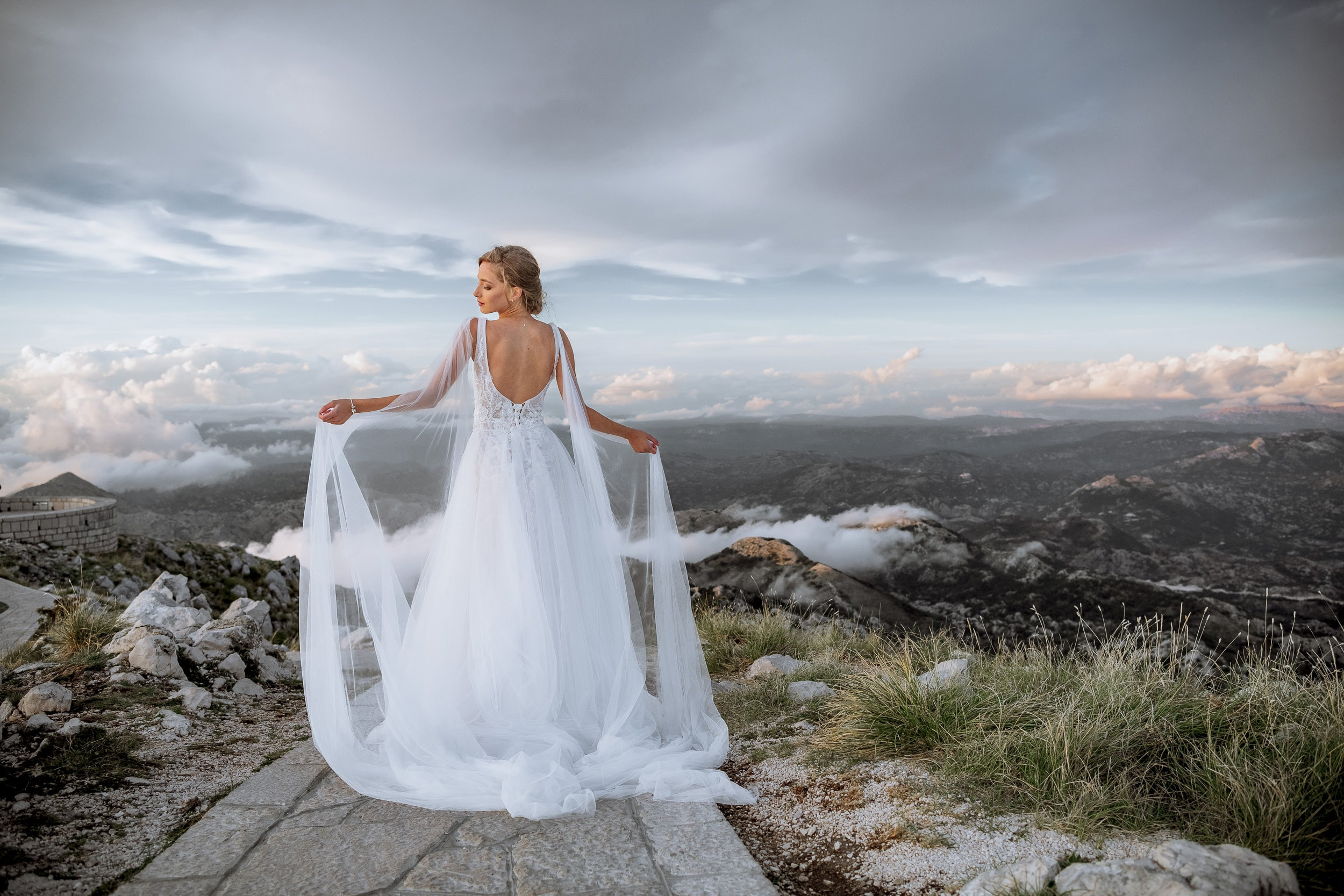 Красивая свадебная фотосессия выше облаков Снежаны и Видосава в Черног. Бизнес фотограф в Москве Алексей Кознев