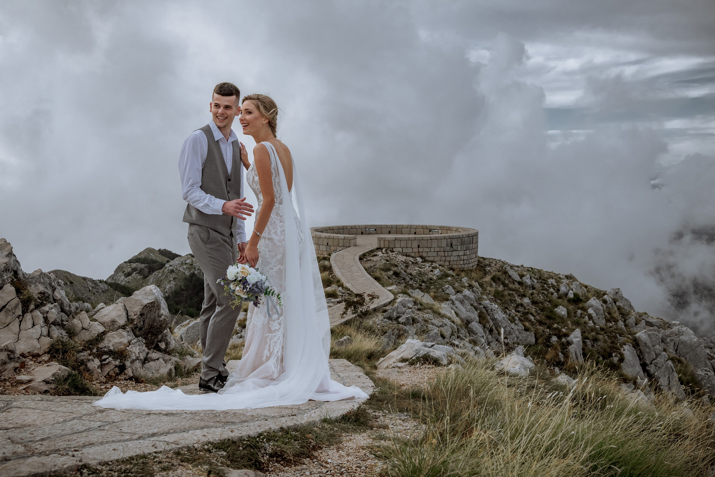 Красивая свадебная фотосессия выше облаков Снежаны и Видосава в Черног. Бизнес фотограф в Москве Алексей Кознев