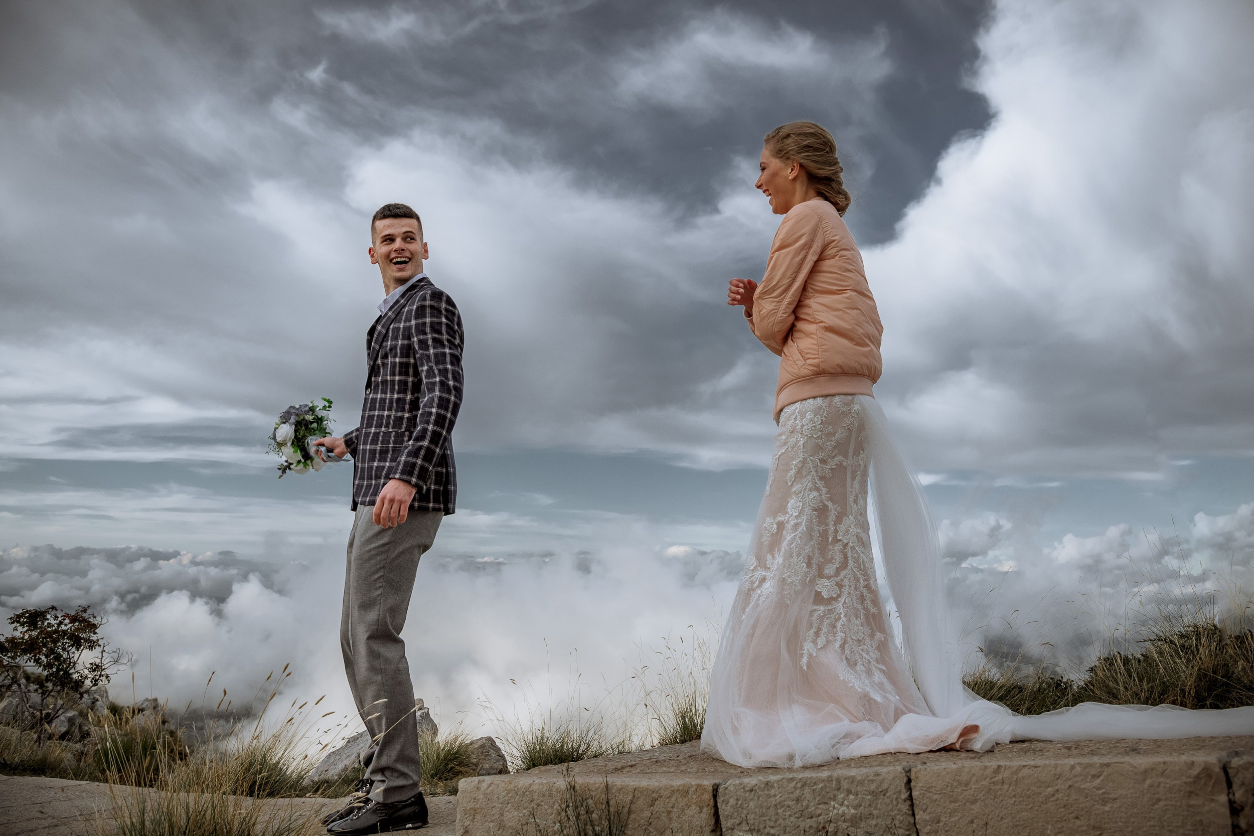 Красивая свадебная фотосессия выше облаков Снежаны и Видосава в Черног. Бизнес фотограф в Москве Алексей Кознев