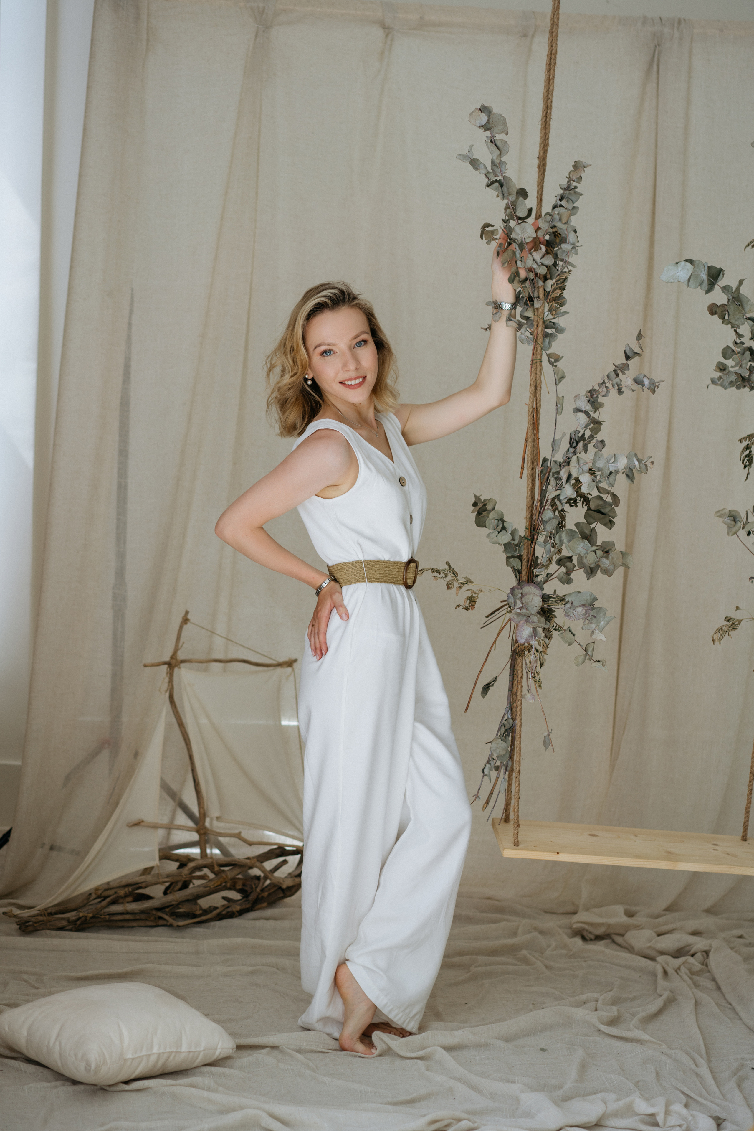 Семейная фотосессия в студии в качелями. Свадебный и семейный фотограф в Калининграде Анастасия Гриценко