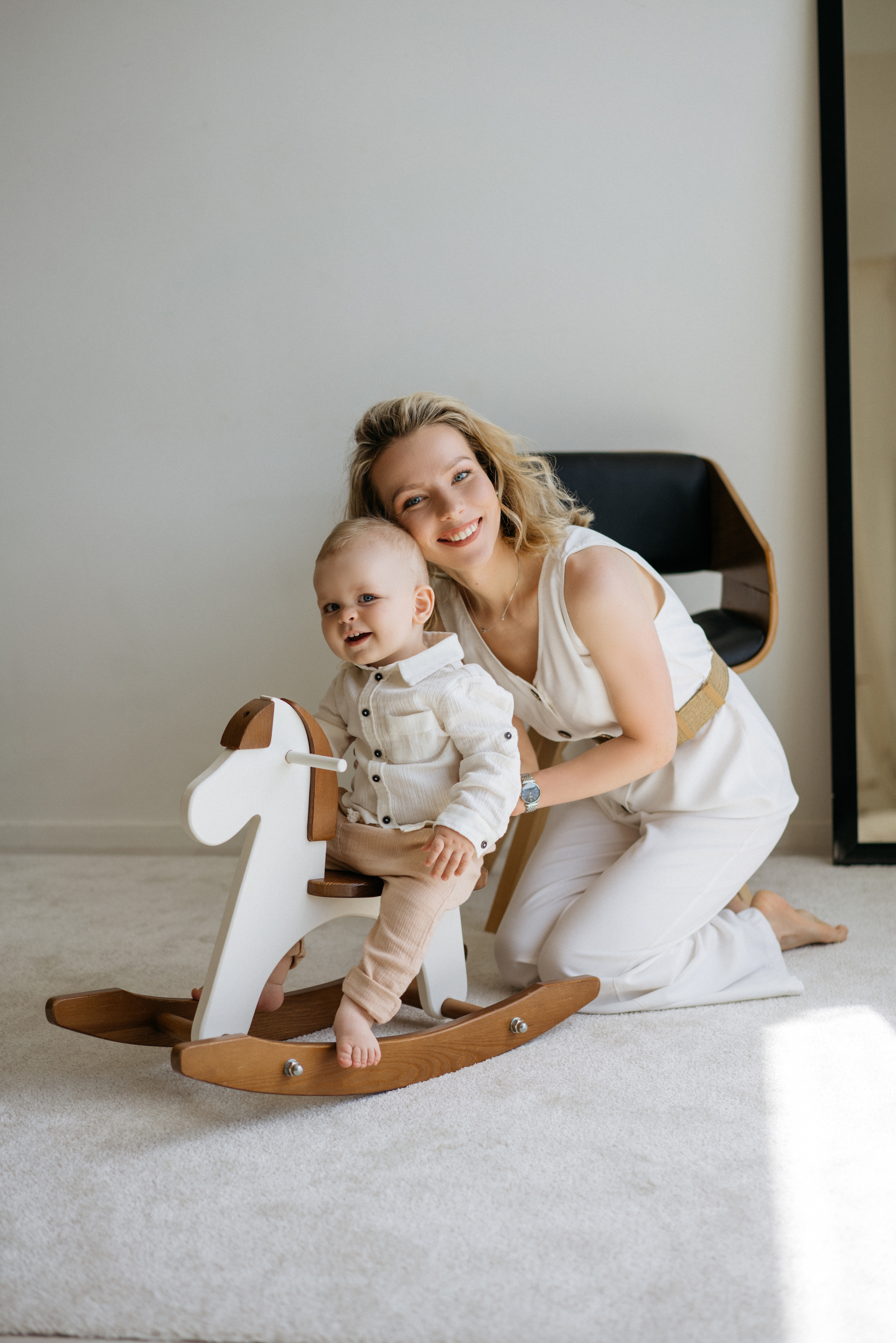 Семейная фотосессия в студии в качелями. Свадебный и семейный фотограф в Калининграде Анастасия Гриценко