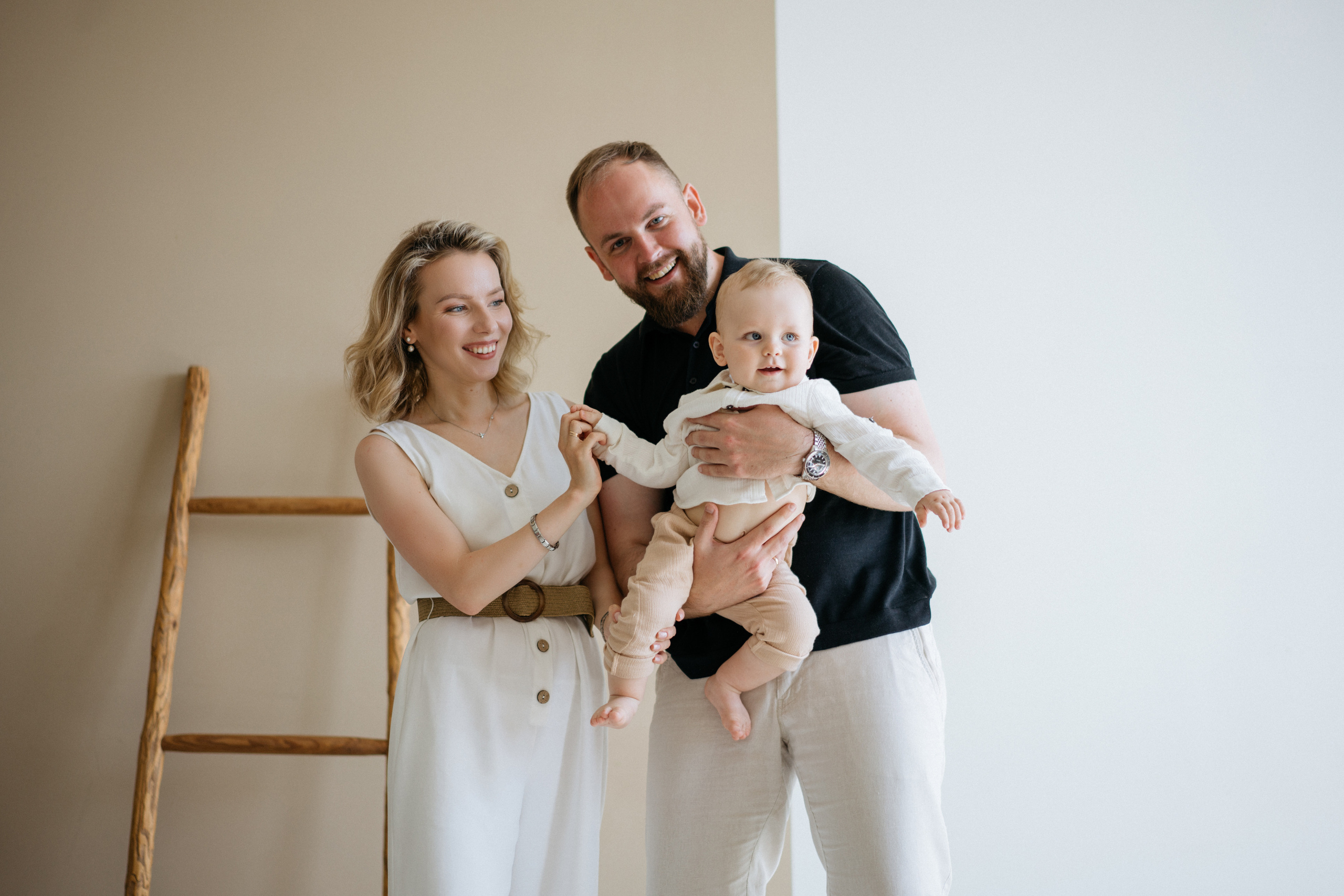 Семейная фотосессия в студии в качелями. Свадебный и семейный фотограф в Калининграде Анастасия Гриценко