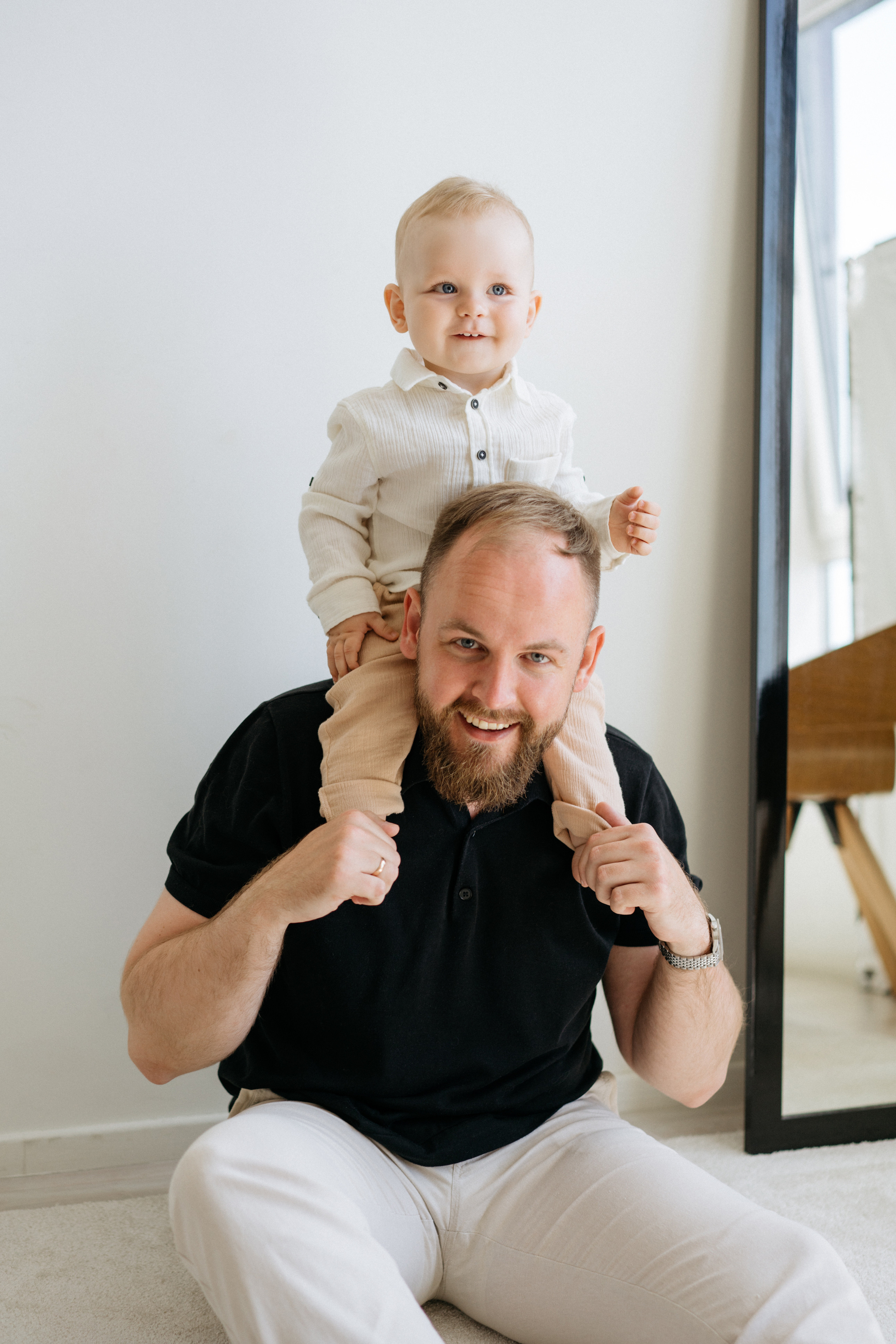 Семейная фотосессия в студии в качелями. Свадебный и семейный фотограф в Калининграде Анастасия Гриценко