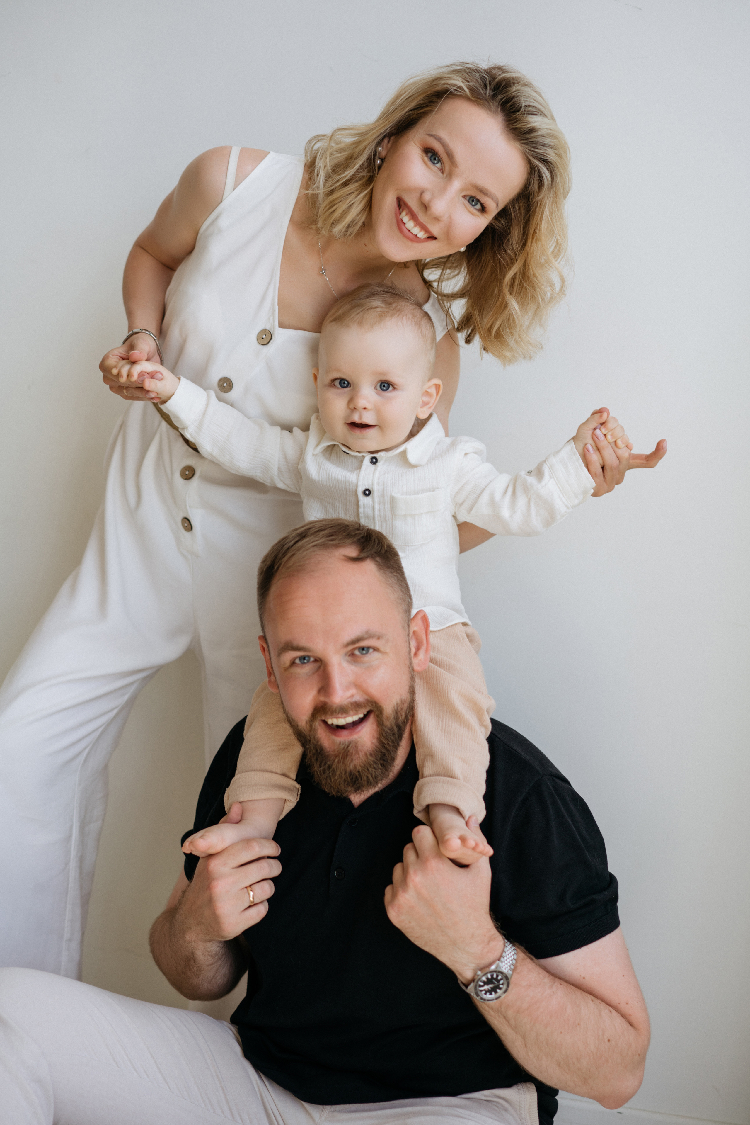 Семейная фотосессия в студии в качелями. Свадебный и семейный фотограф в Калининграде Анастасия Гриценко