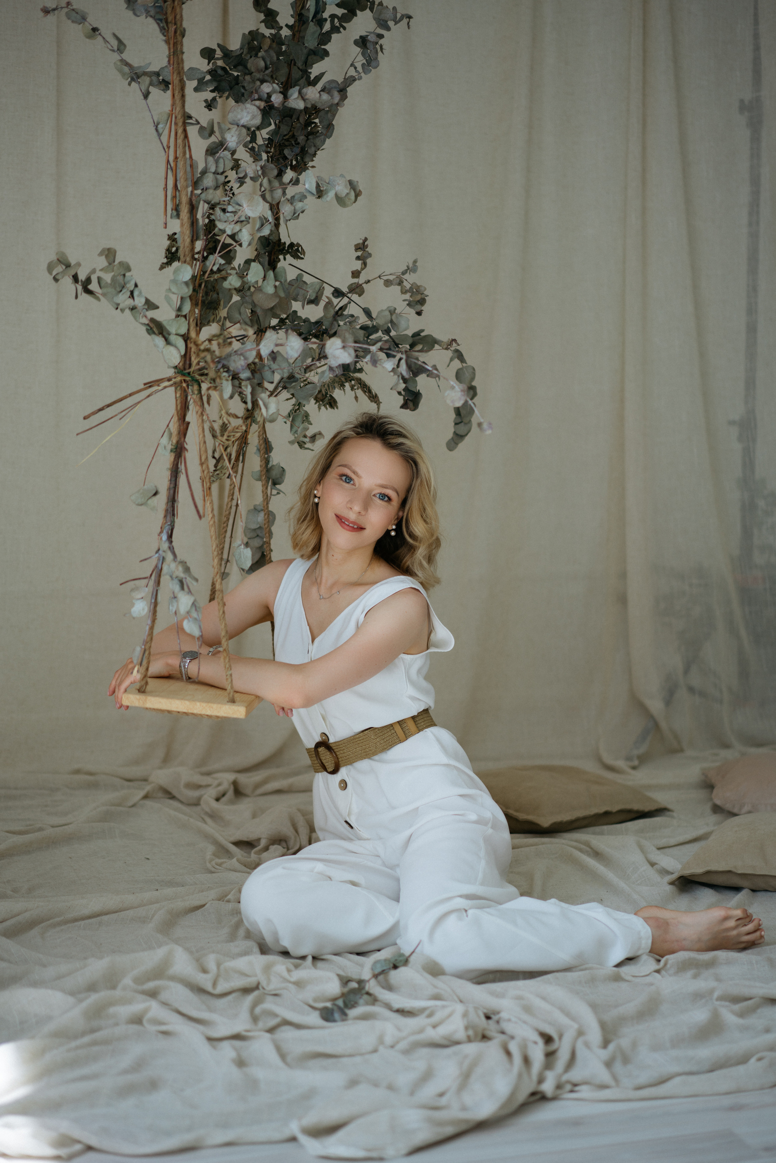 Семейная фотосессия в студии в качелями. Свадебный и семейный фотограф в Калининграде Анастасия Гриценко