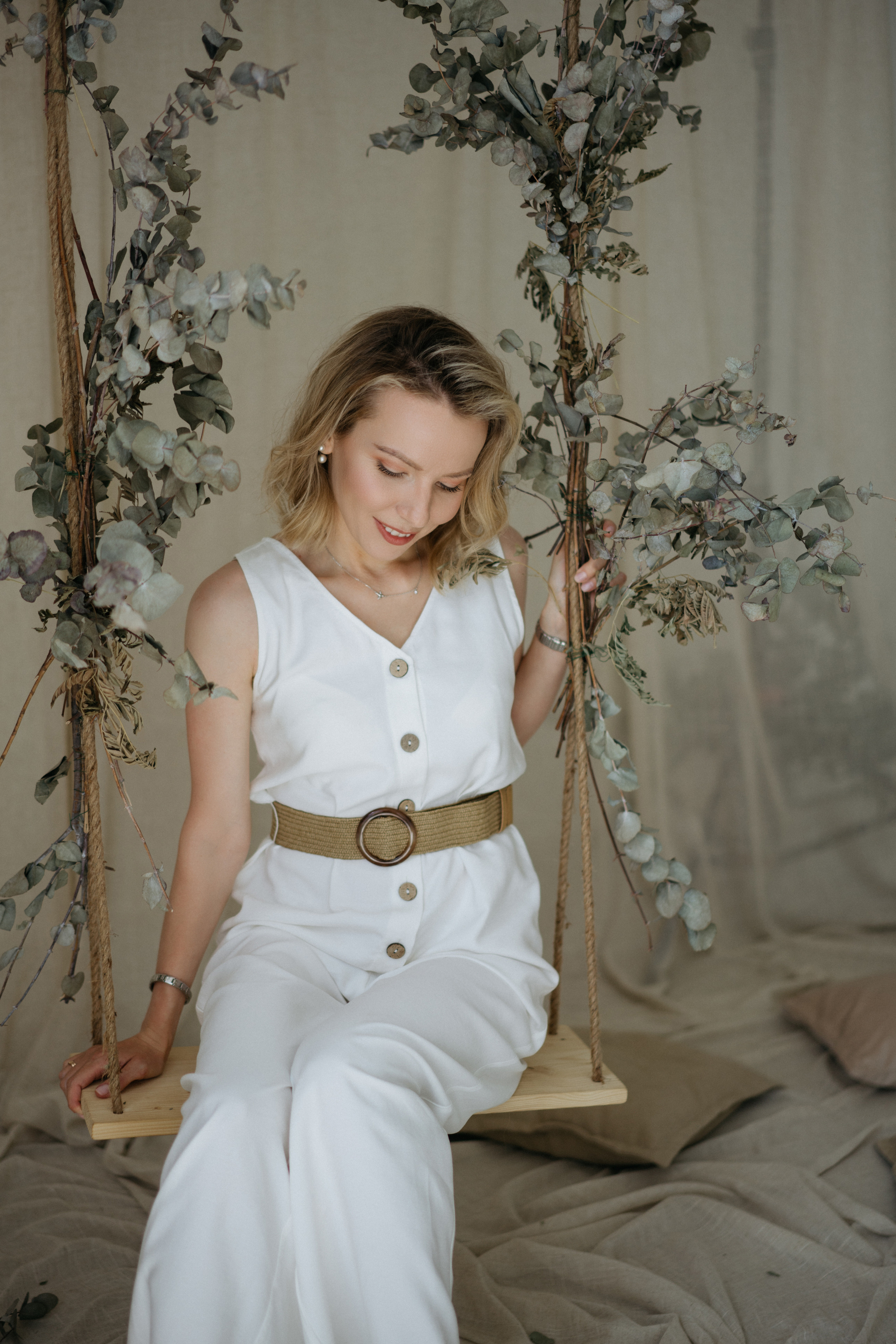 Семейная фотосессия в студии в качелями. Свадебный и семейный фотограф в Калининграде Анастасия Гриценко