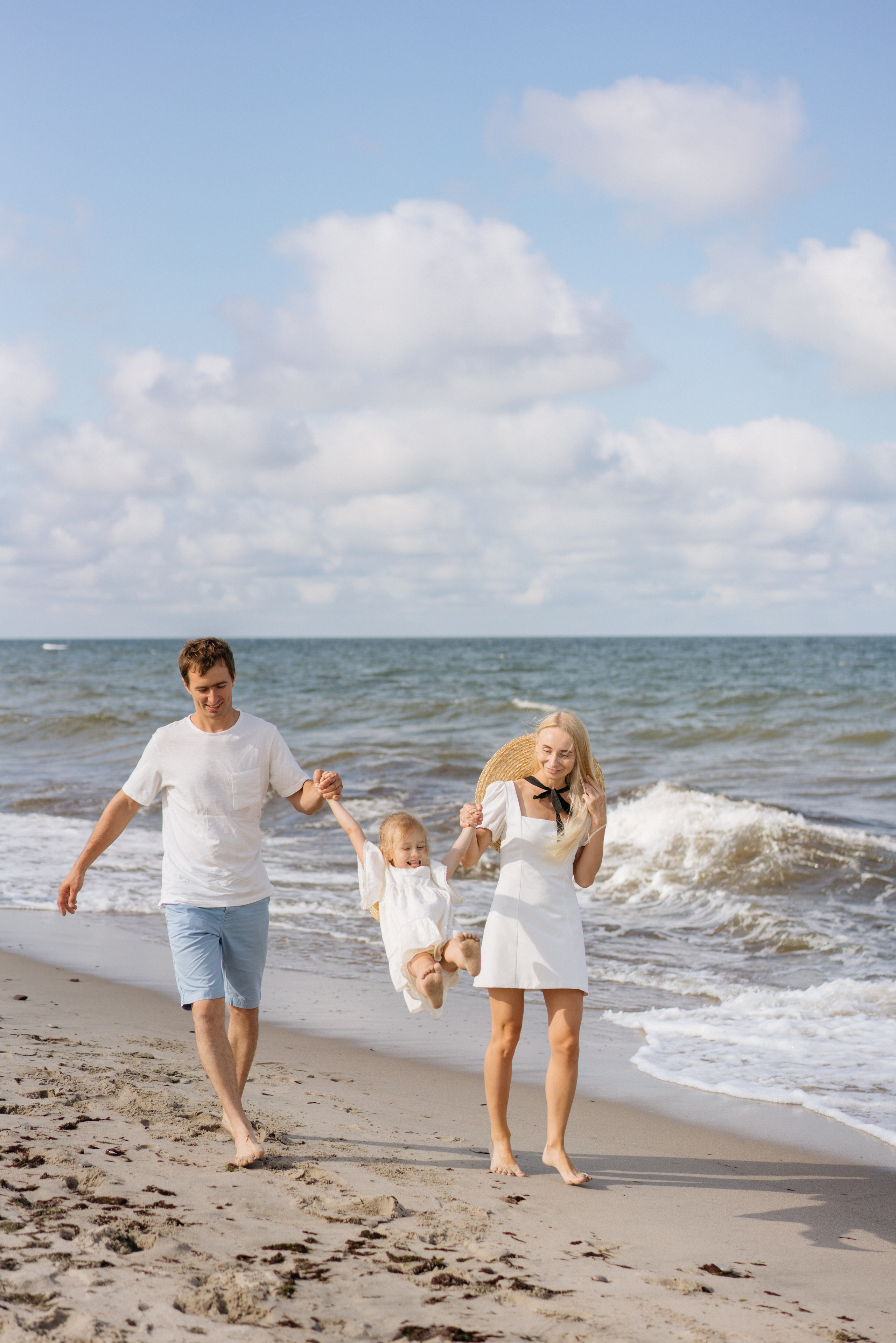 Летняя фотосессия на берегу моря. Свадебный и семейный фотограф в Калининграде Анастасия Гриценко