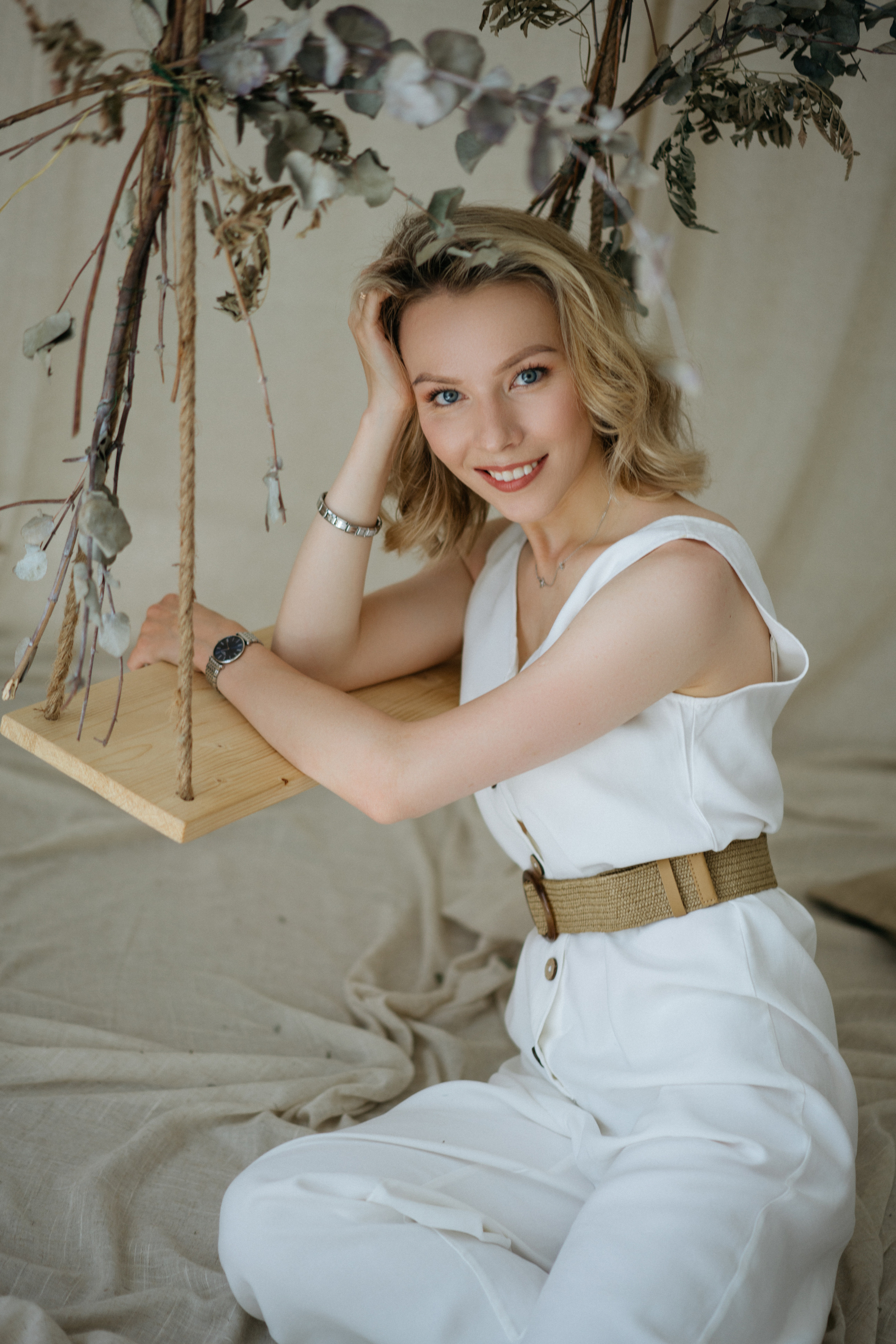 Семейная фотосессия в студии в качелями. Свадебный и семейный фотограф в Калининграде Анастасия Гриценко