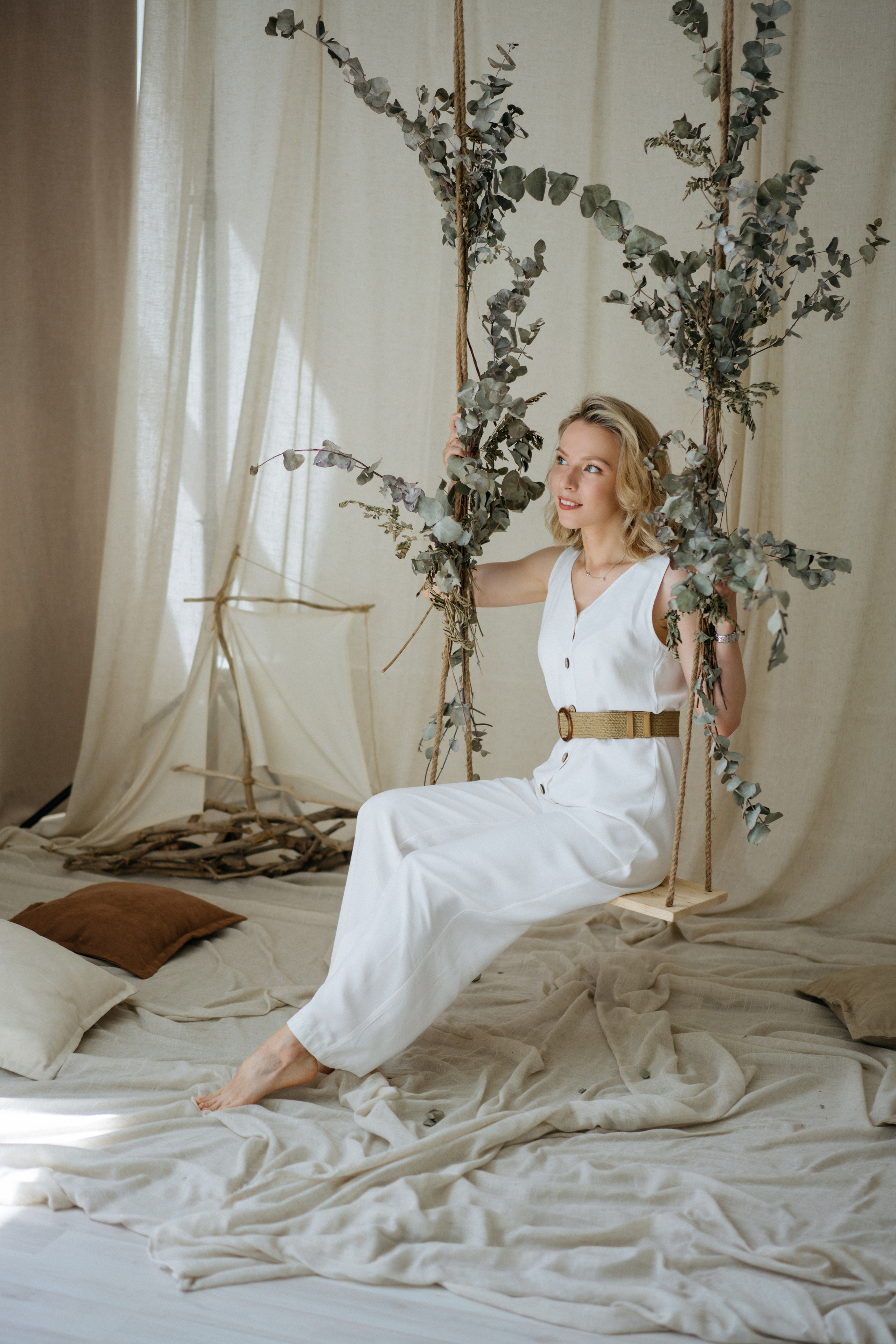 Семейная фотосессия в студии в качелями. Свадебный и семейный фотограф в Калининграде Анастасия Гриценко