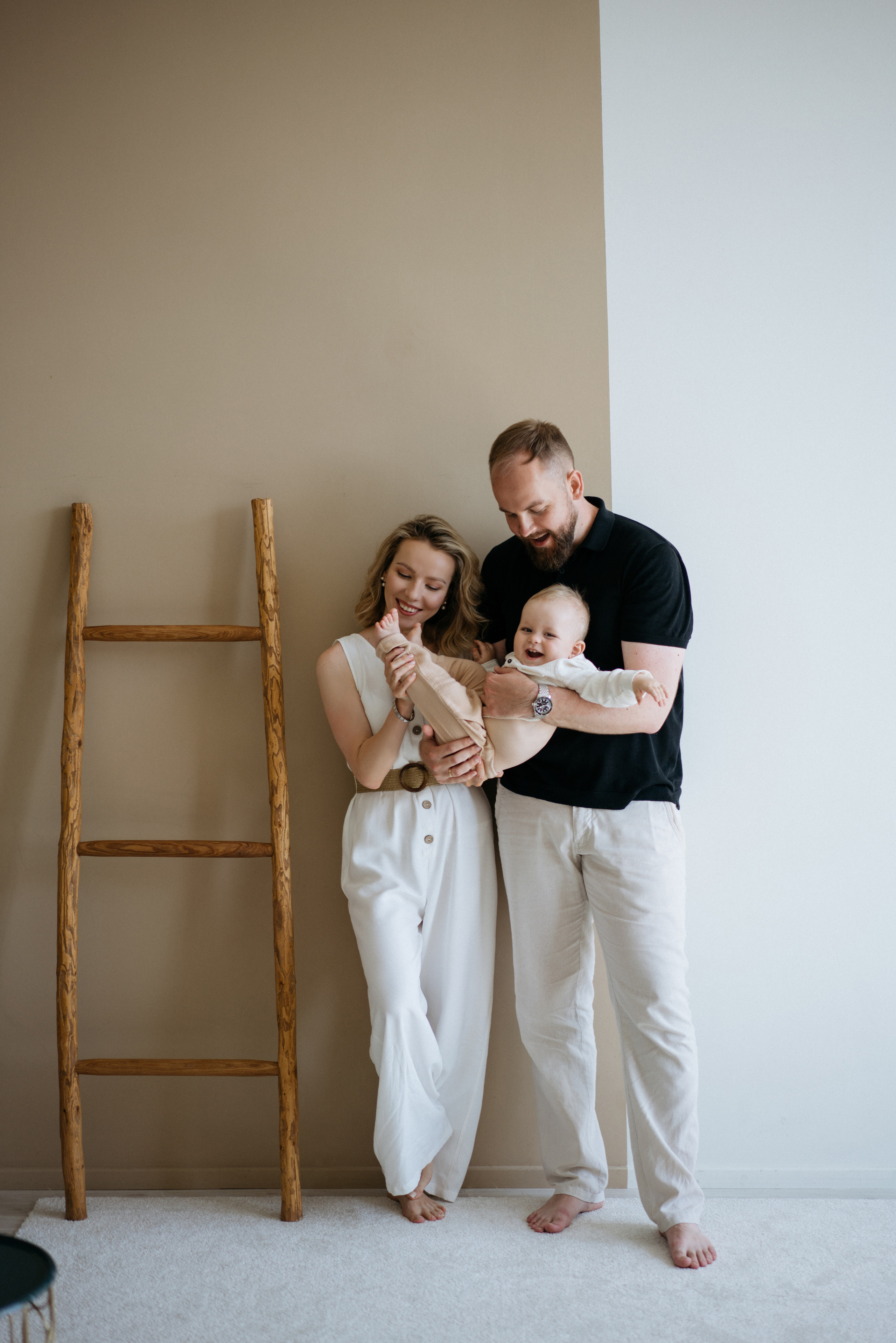 Семейная фотосессия в студии в качелями. Свадебный и семейный фотограф в Калининграде Анастасия Гриценко