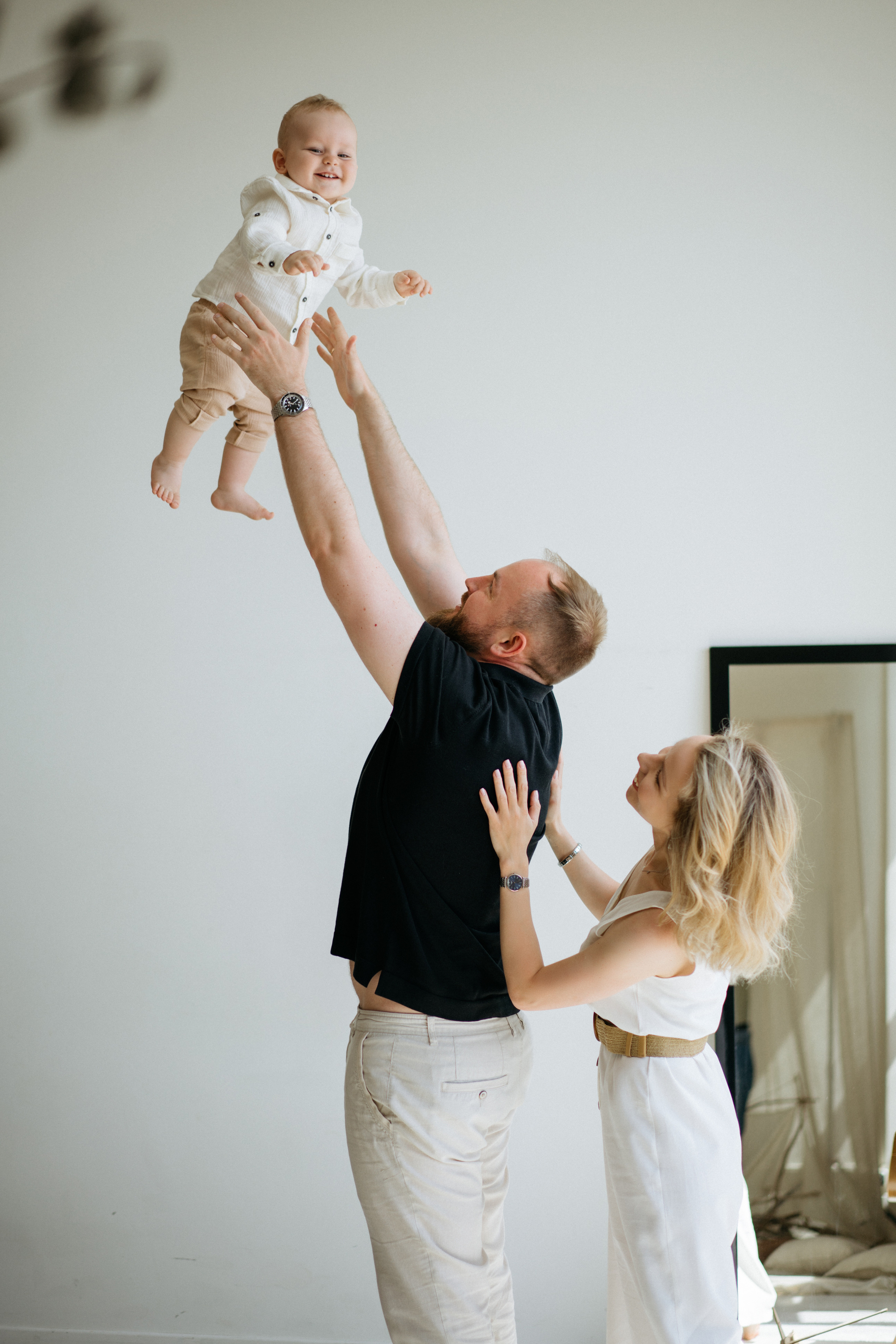 Семейная фотосессия в студии в качелями. Свадебный и семейный фотограф в Калининграде Анастасия Гриценко