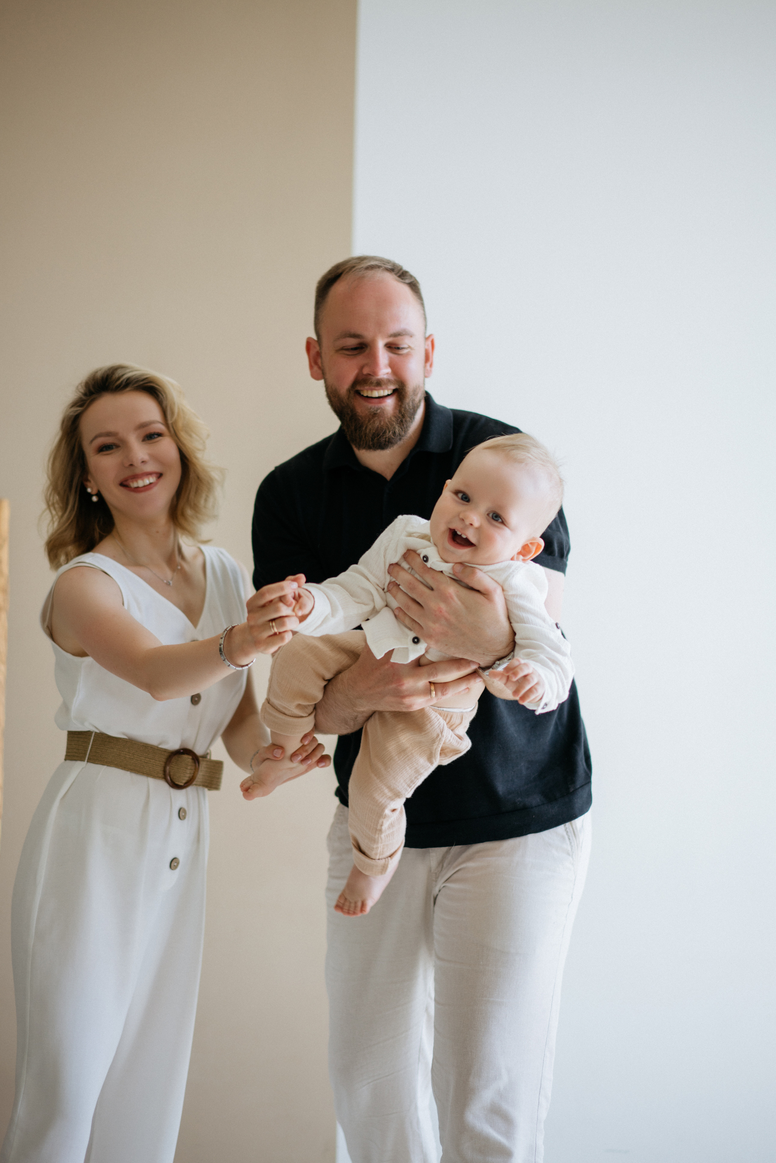 Семейная фотосессия в студии в качелями. Свадебный и семейный фотограф в Калининграде Анастасия Гриценко