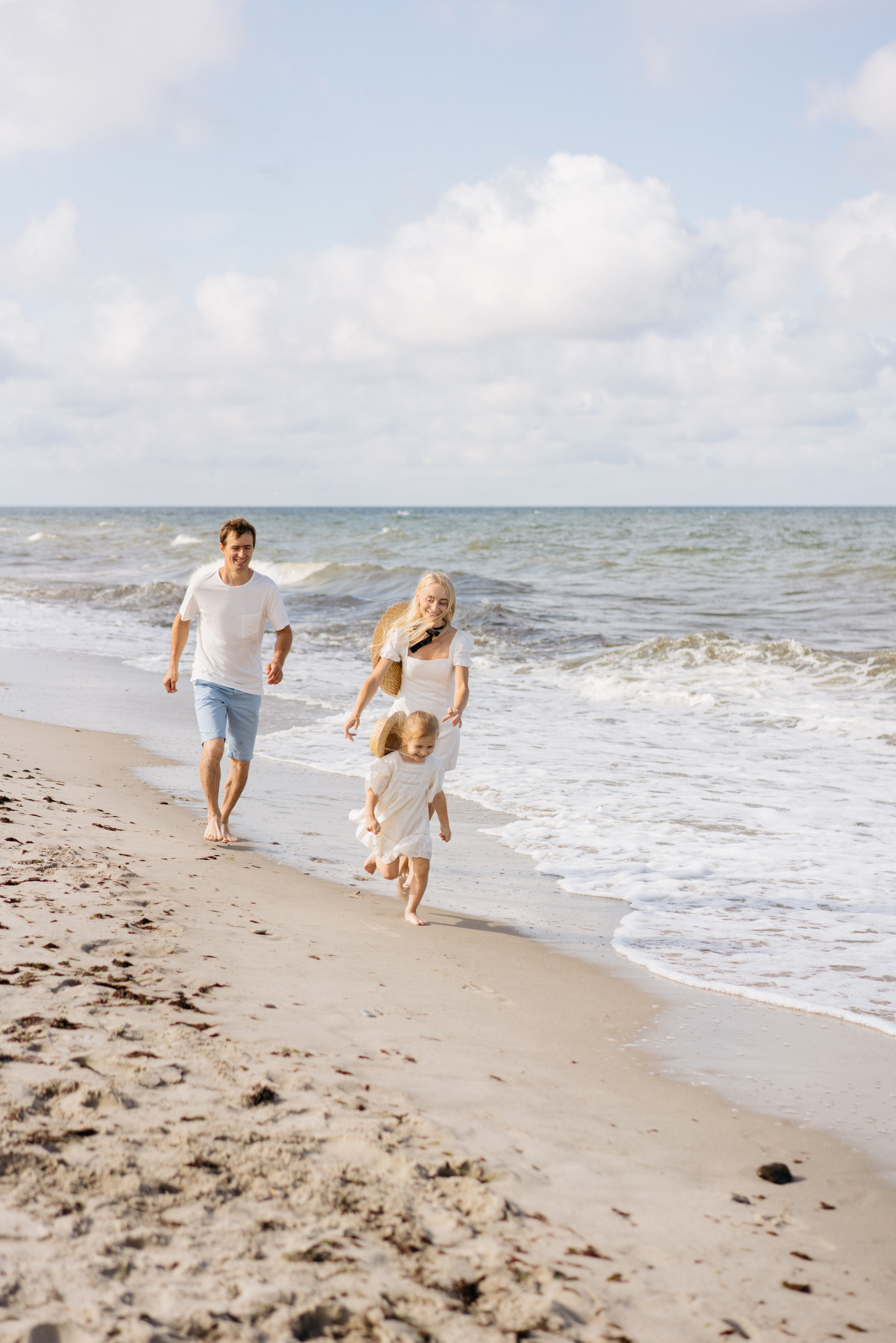 Летняя фотосессия на берегу моря. Свадебный и семейный фотограф в Калининграде Анастасия Гриценко