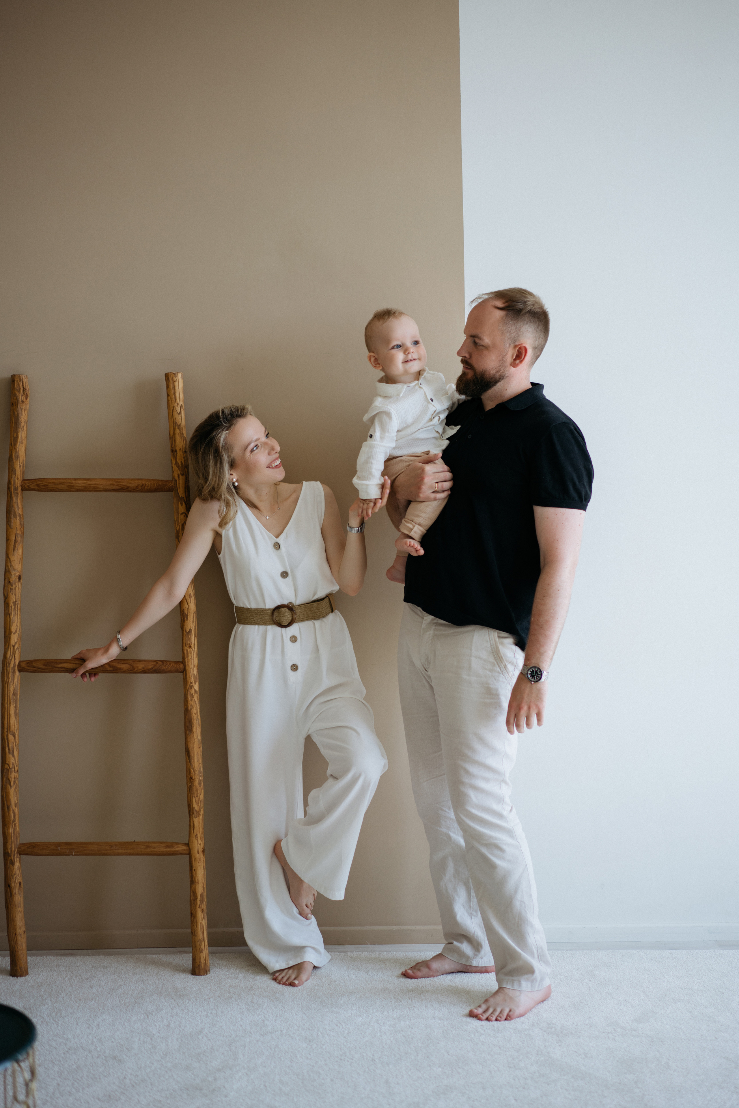 Семейная фотосессия в студии в качелями. Свадебный и семейный фотограф в Калининграде Анастасия Гриценко