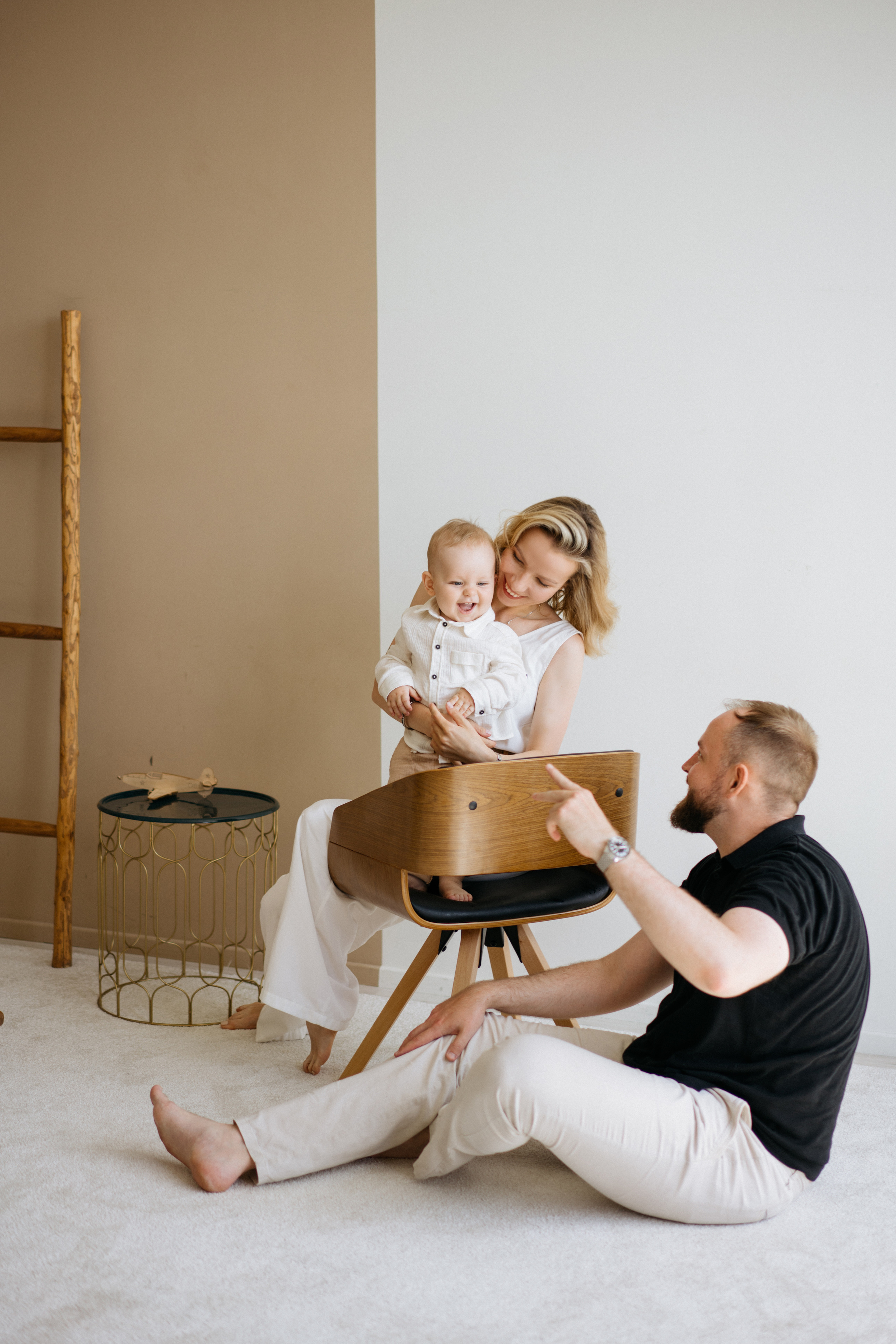 Семейная фотосессия в студии в качелями. Свадебный и семейный фотограф в Калининграде Анастасия Гриценко