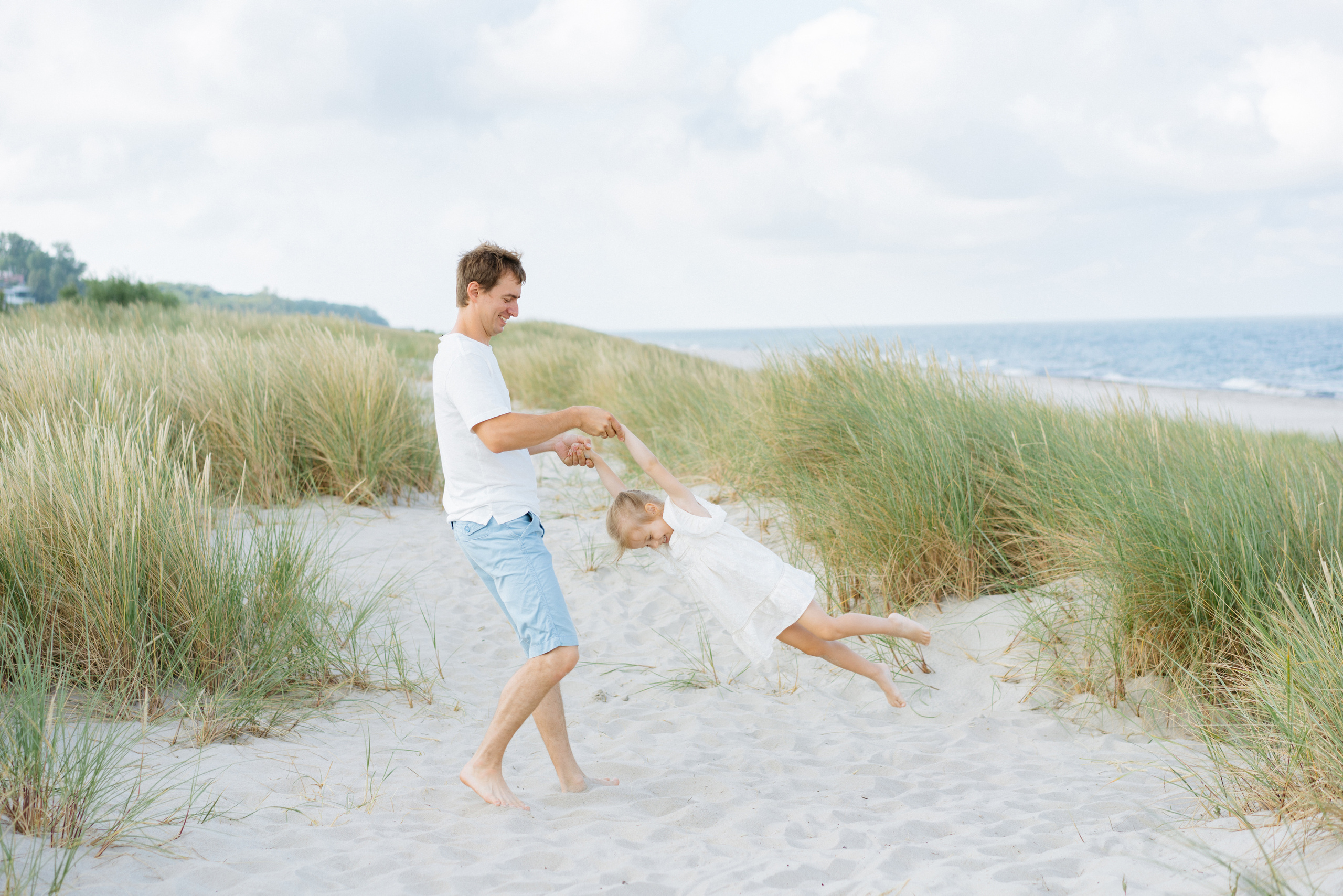 Летняя фотосессия на берегу моря. Свадебный и семейный фотограф в Калининграде Анастасия Гриценко