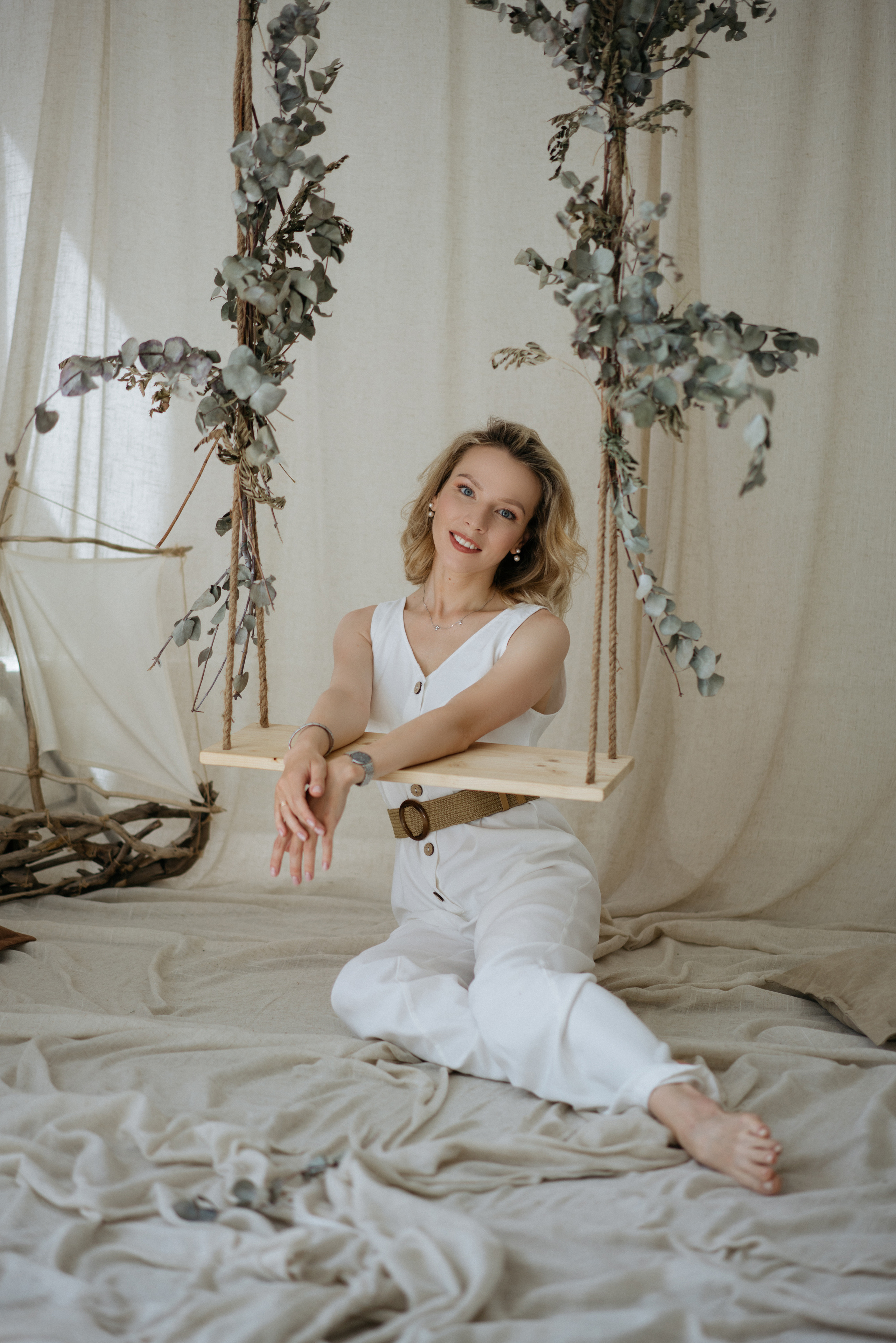 Семейная фотосессия в студии в качелями. Свадебный и семейный фотограф в Калининграде Анастасия Гриценко