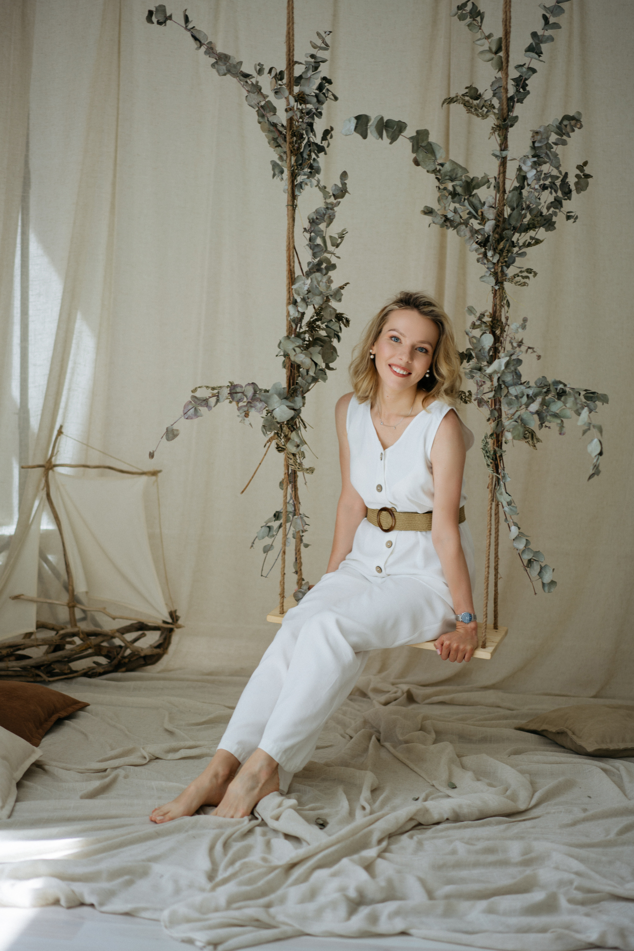 Семейная фотосессия в студии в качелями. Свадебный и семейный фотограф в Калининграде Анастасия Гриценко