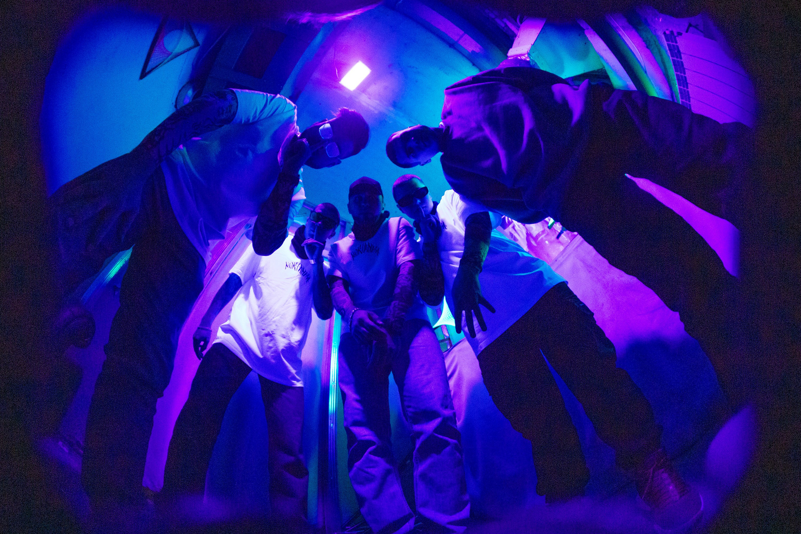 Реклама футболок «Молчанка». Фотограф Тюмень