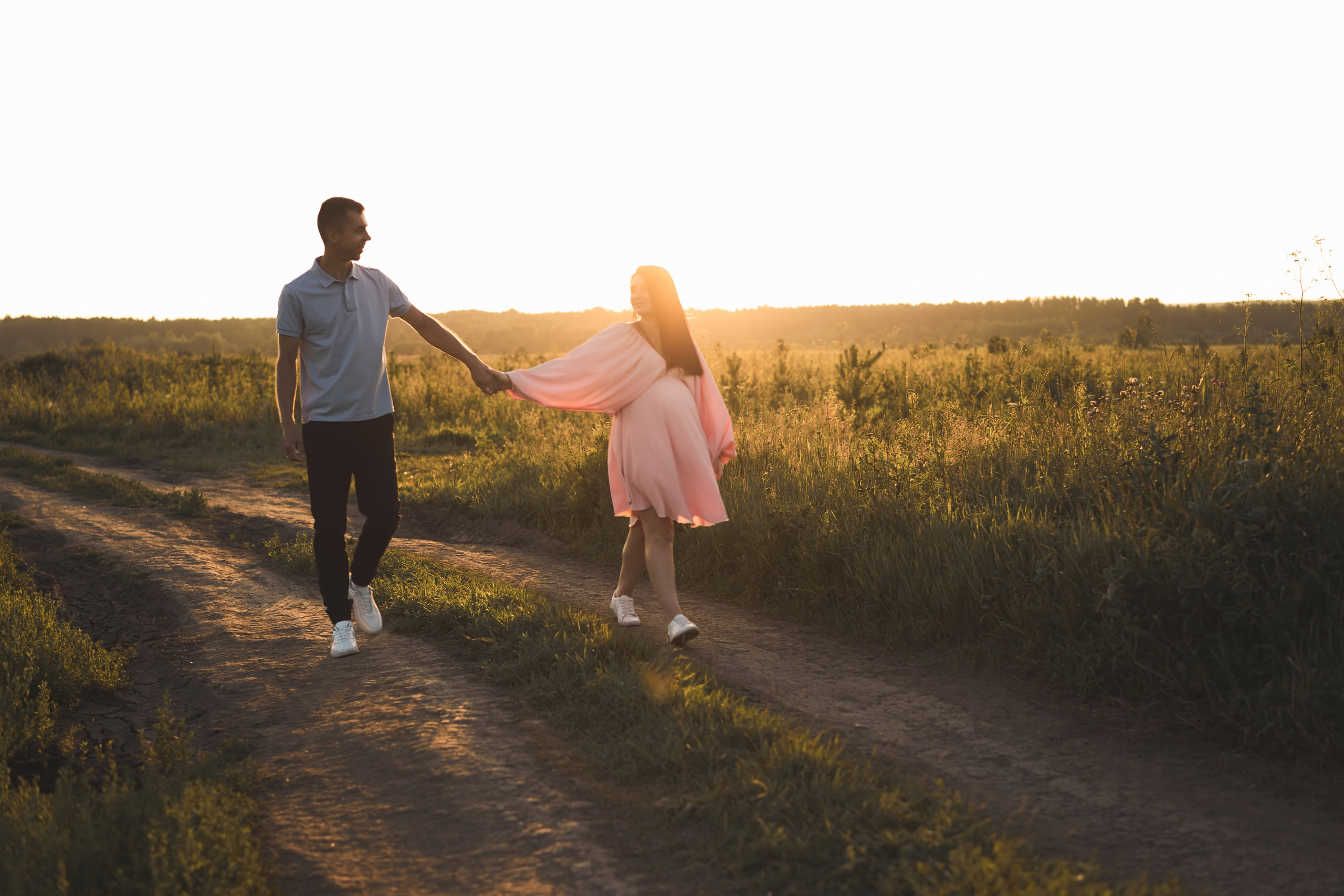 Фотосессия беременная пара в поле на закате😍. Фотограф Екатеринбург Кокшарова Александра