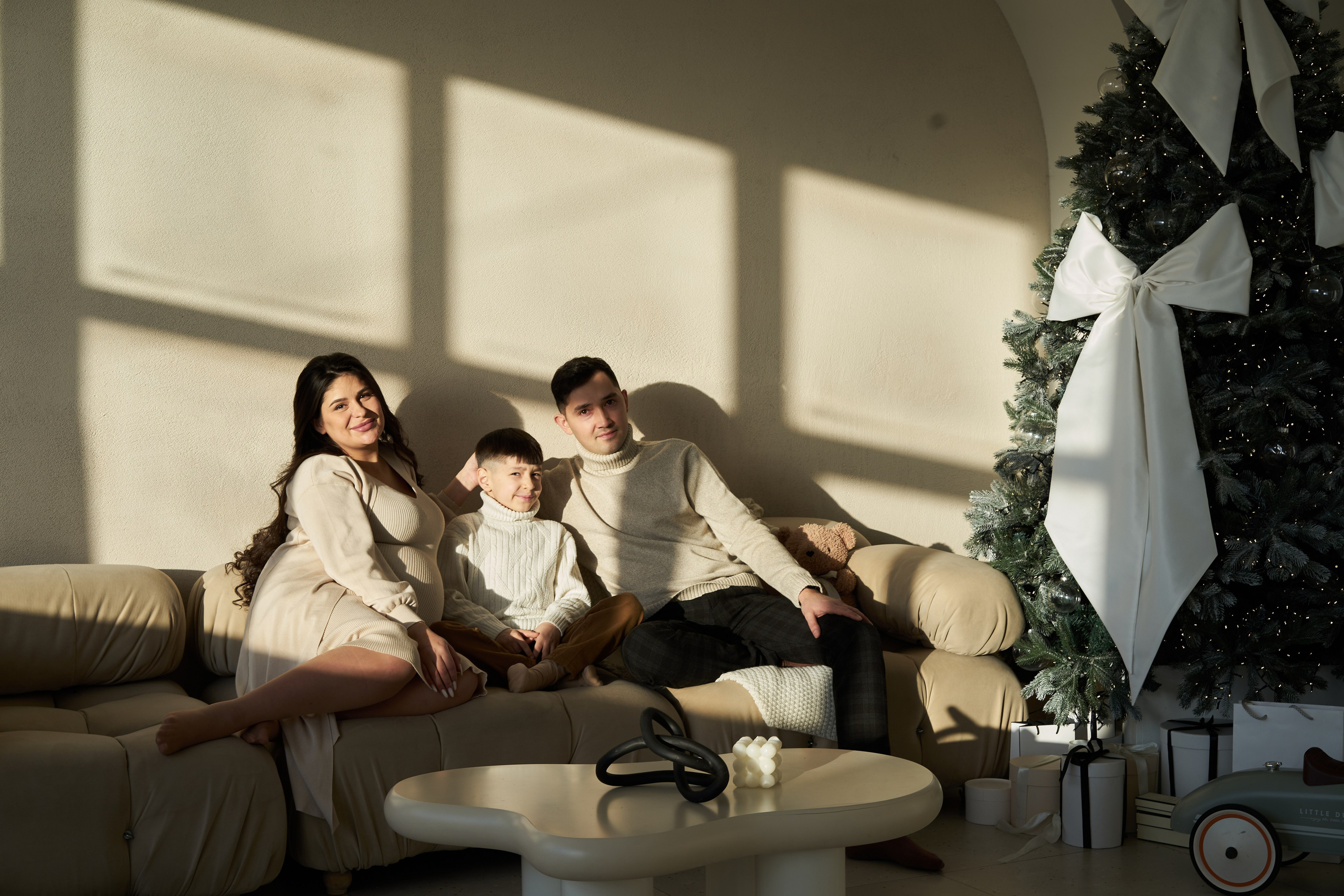 Семейная фотосессия в студии. Фотограф Екатеринбург Кокшарова Александра