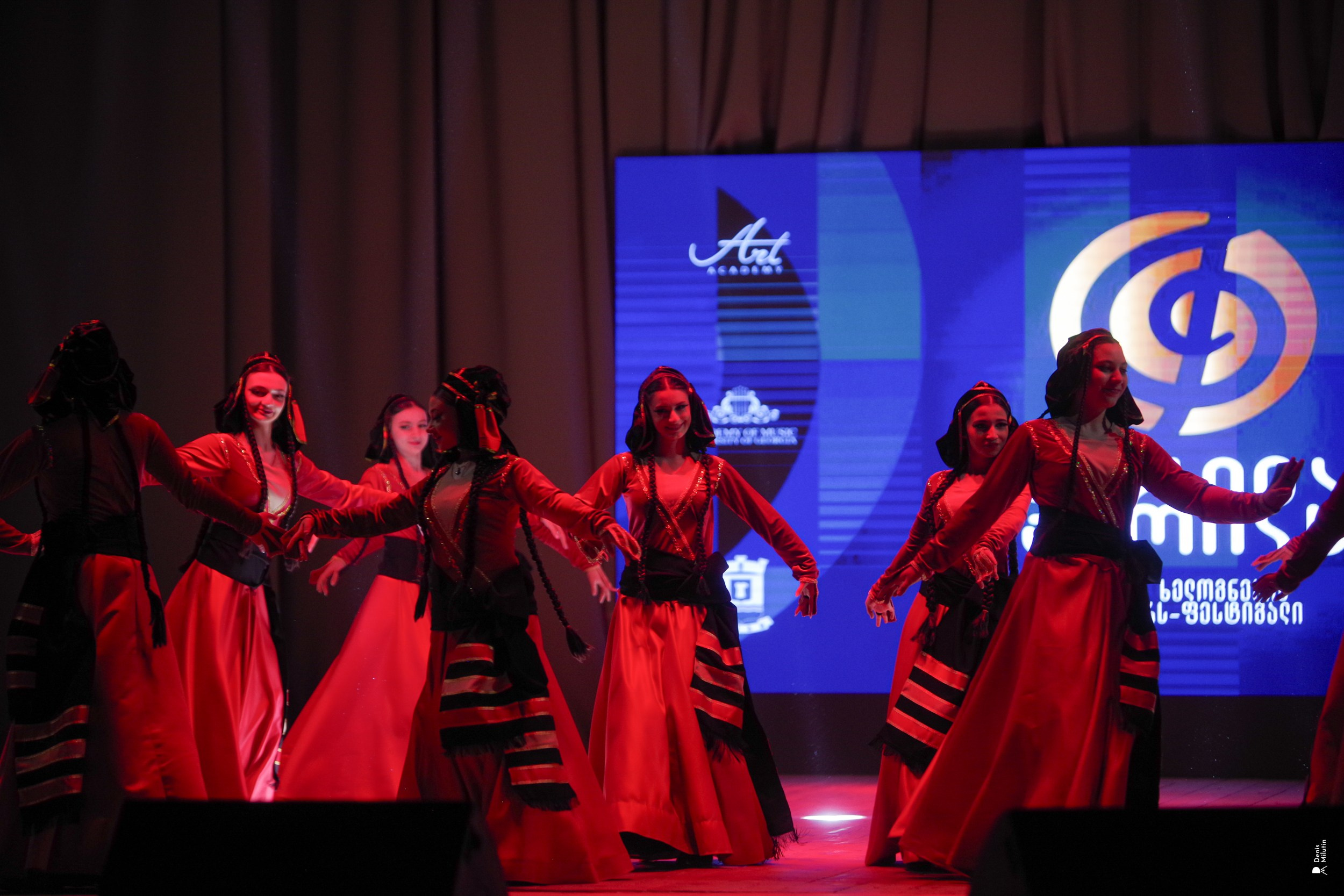 Танцы в Хоби. Портретный фотограф Денис Милютин