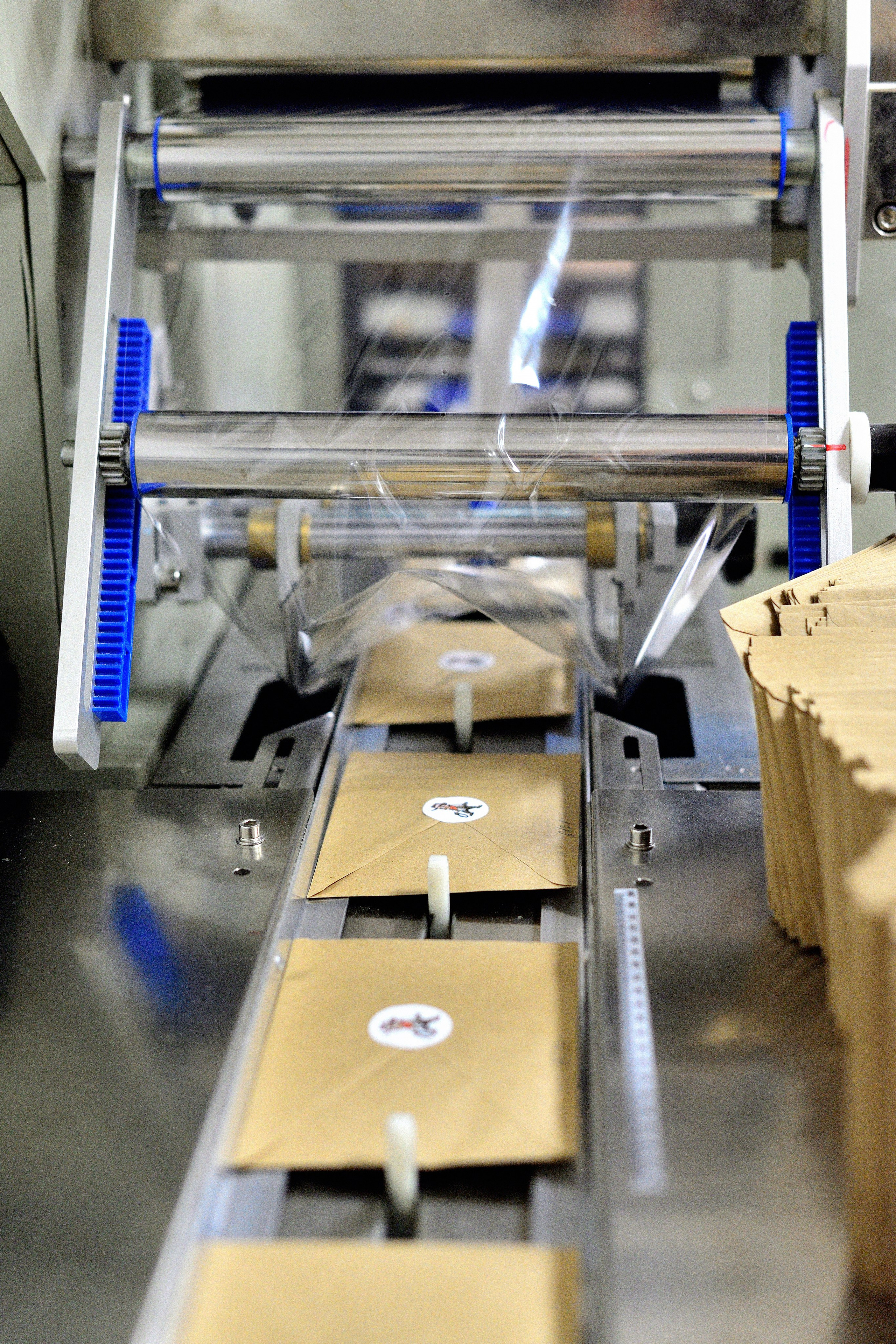 Производство 3D стикеров. Фотограф Сергей Сергеев