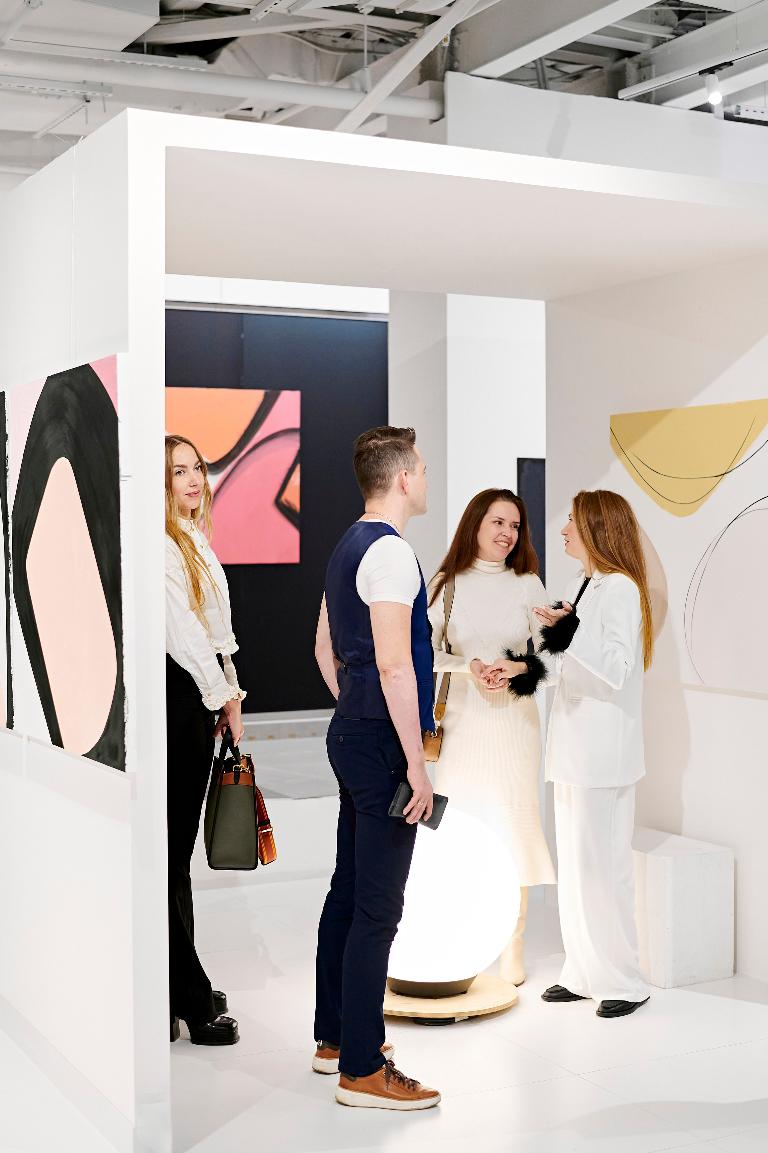 The Holst. Выставка Юлии Остапенко. Фотограф Постольник Дарья